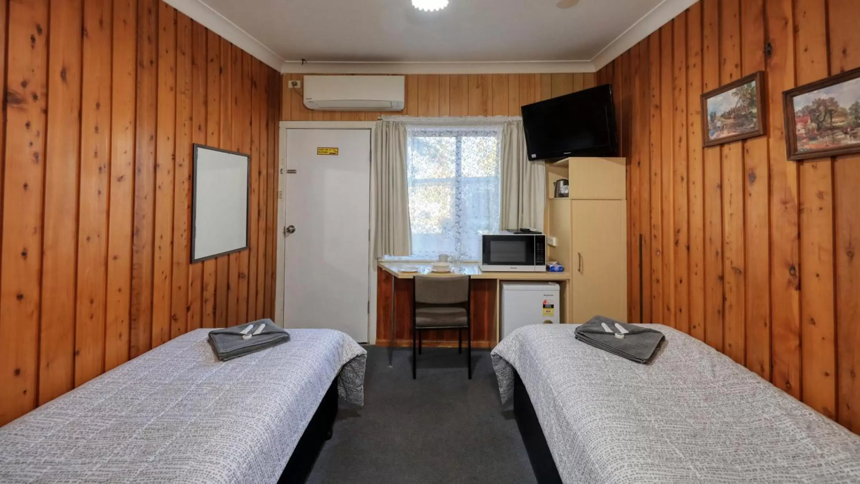Budget Twin Room in Darling River Motel Budget Twin Room in Darling River Motel