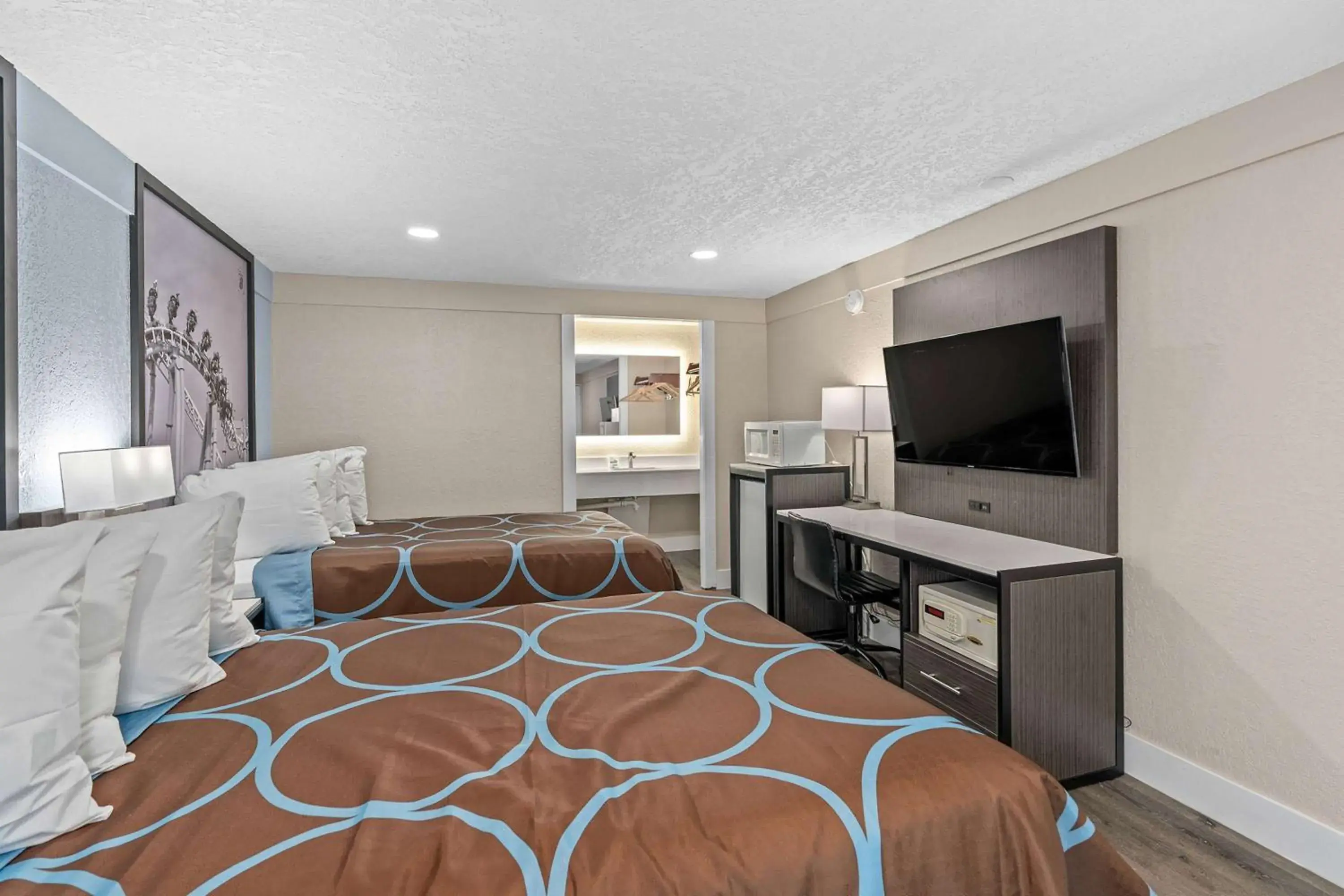 Photo of the whole room, Bed in Super 8 by Wyndham Kissimmee-Orlando Photo of the whole room, Bed in Super 8 by Wyndham Kissimmee-Orlando