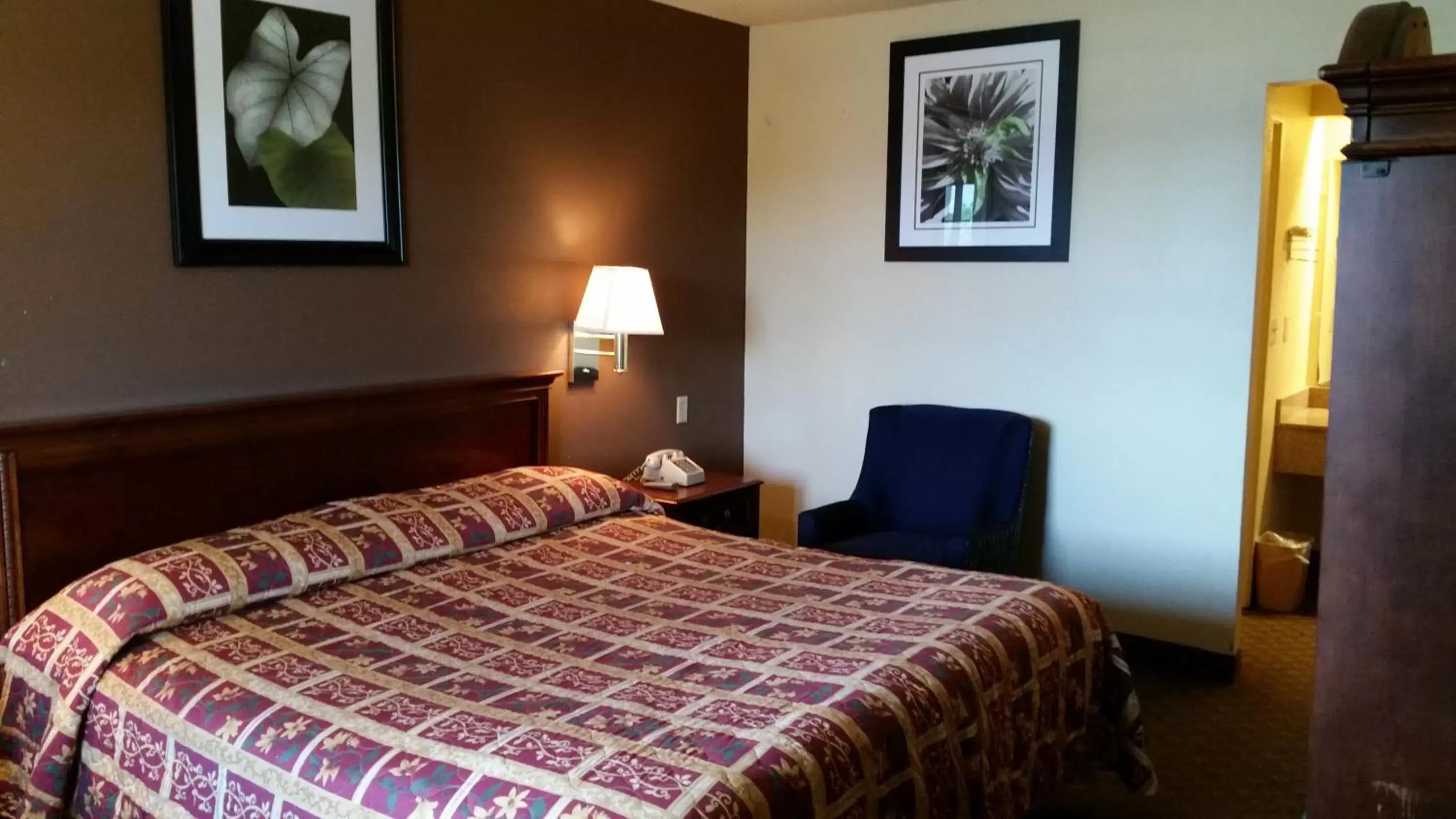 Photo of the whole room, Bed in Travel Inn Motel