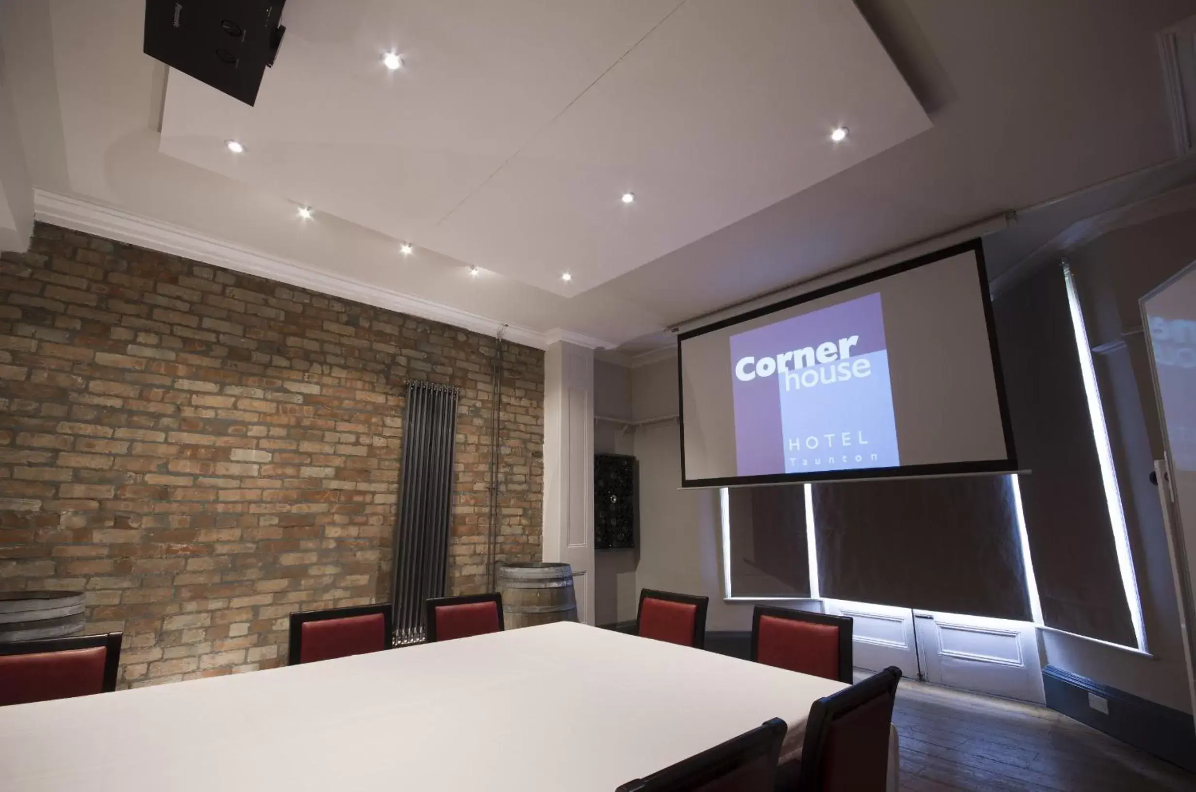Meeting/conference room, TV/Entertainment Center in The Corner House Hotel