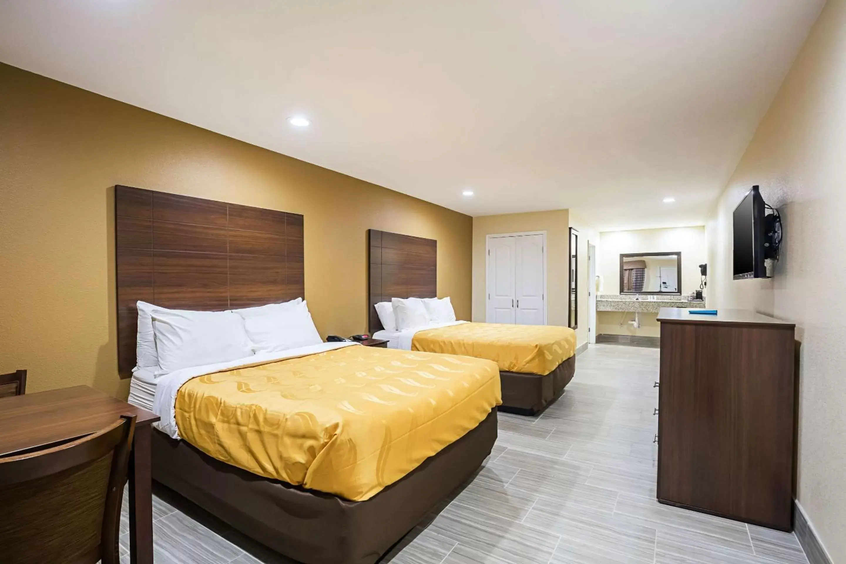 Photo of the whole room, Bed in Quality Inn Rockport on Aransas Bay