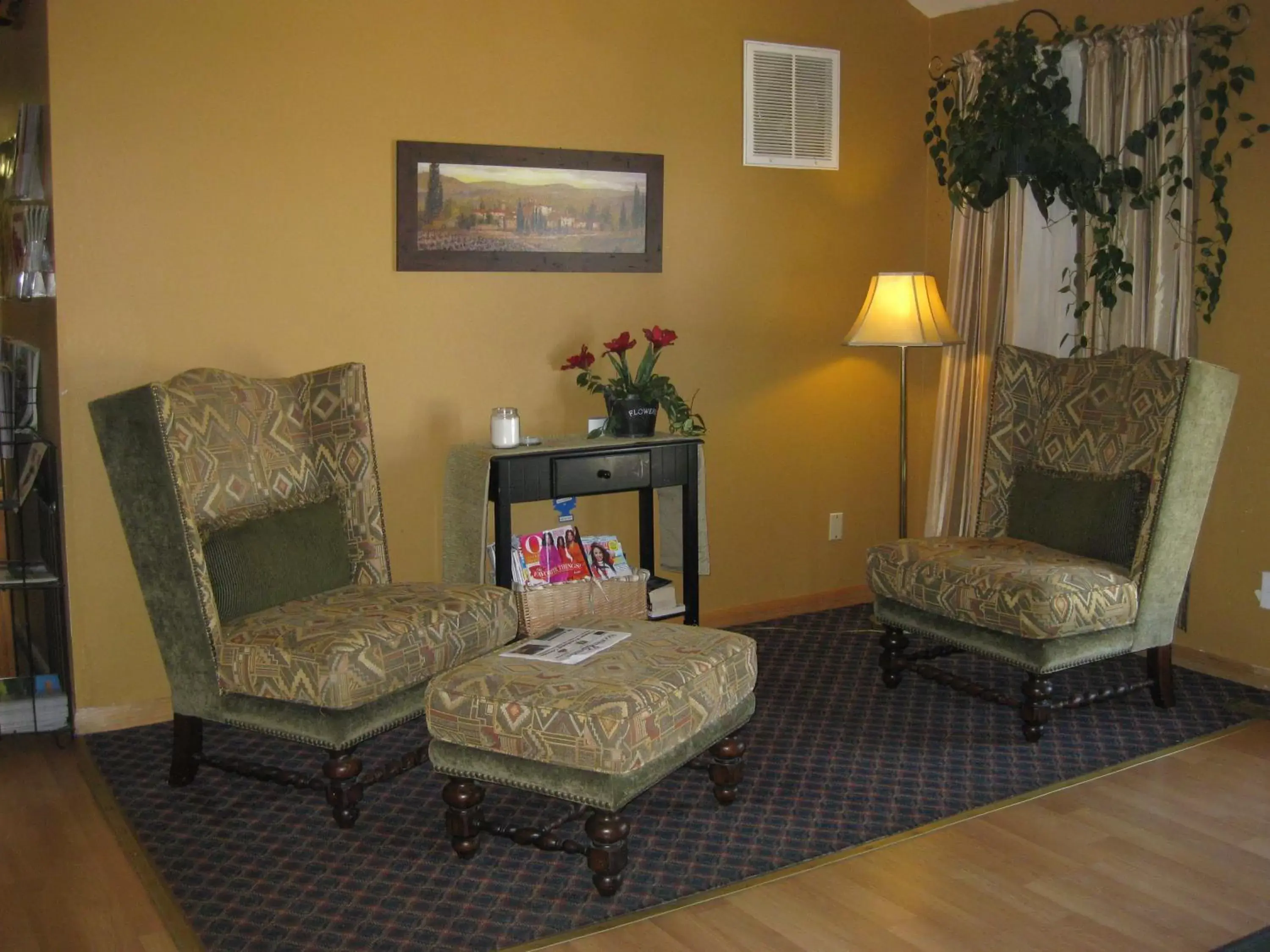 Lobby or reception, Seating Area in Alpine Inn