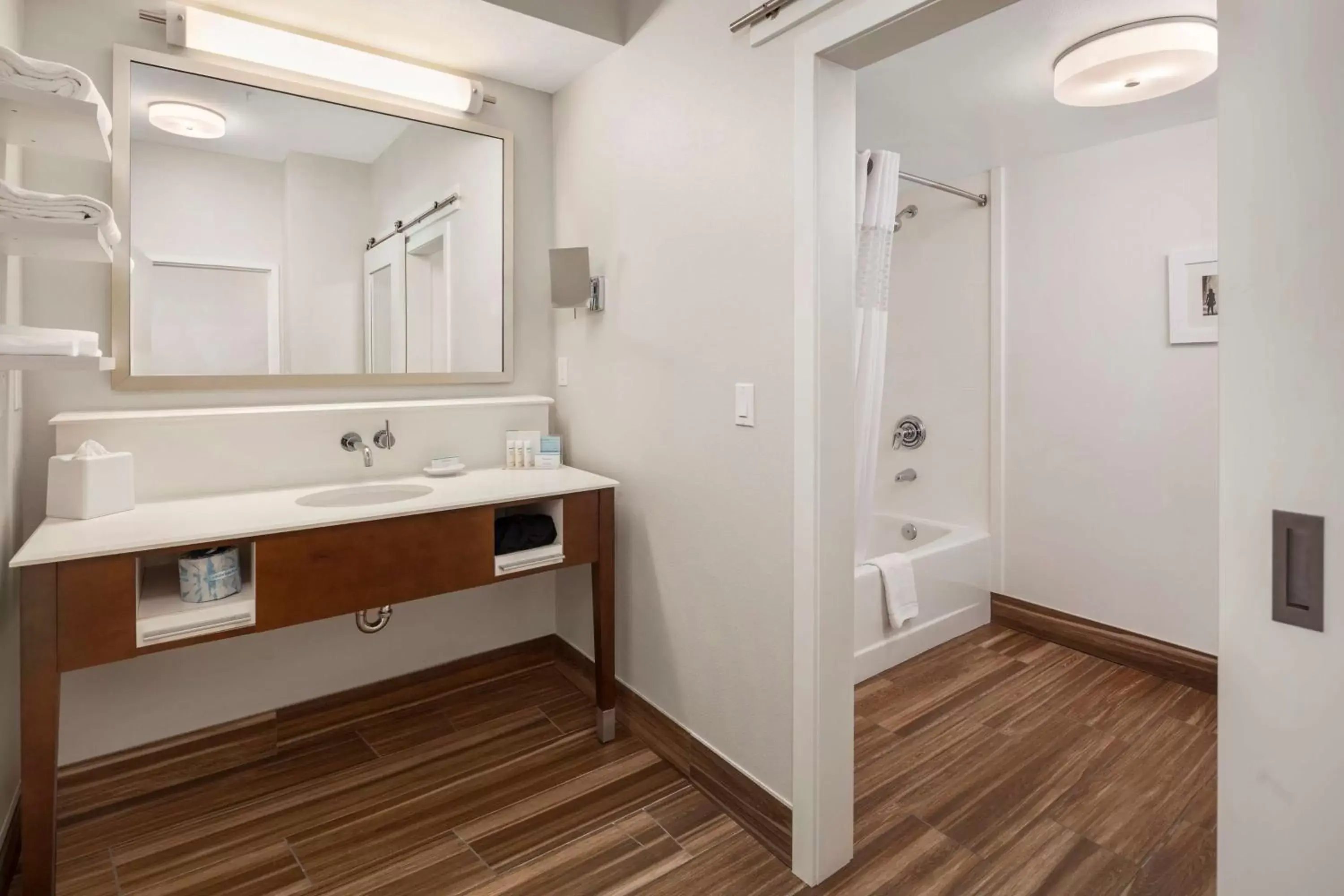 Bathroom in Hampton Inn & Suites Seattle North/Lynnwood