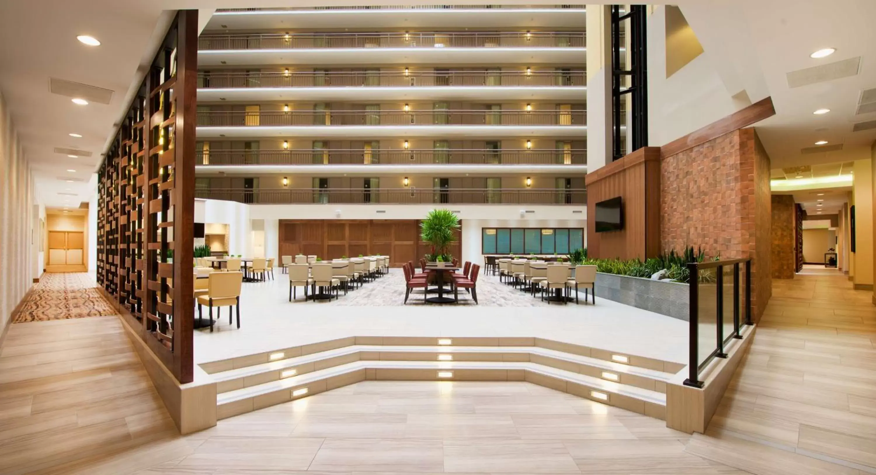 Lobby or reception in Embassy Suites by Hilton Portland Washington Square