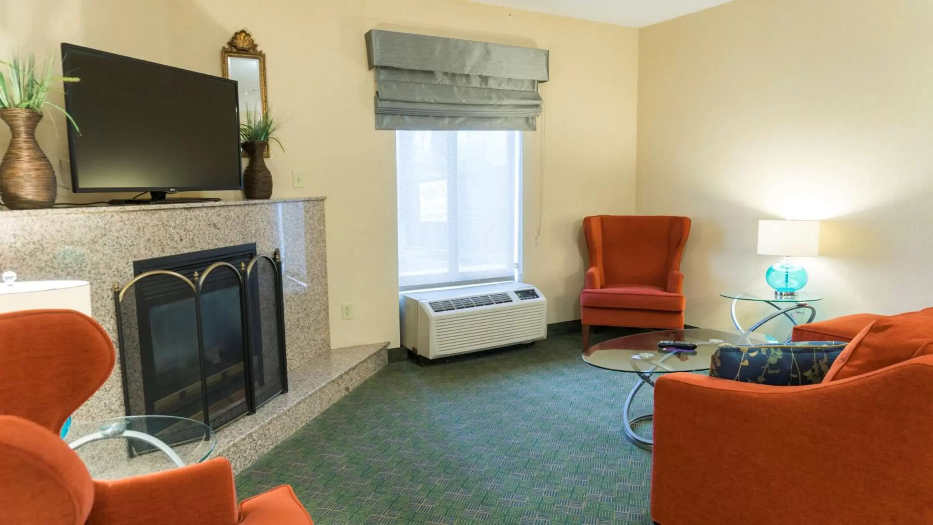 Living room, Seating Area in Hampton Inn New Philadelphia