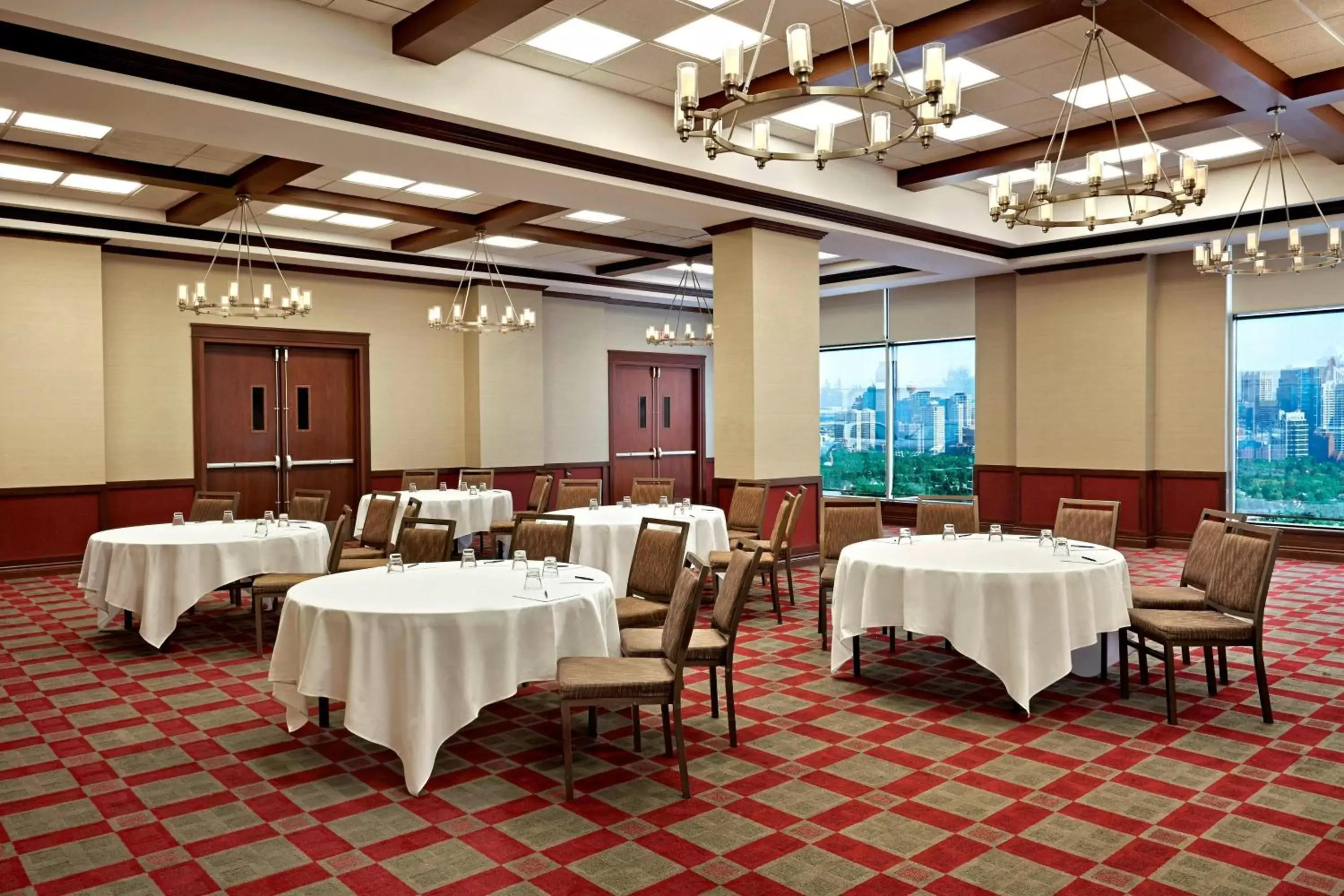 Meeting/conference room in Four Points by Sheraton Calgary Airport
