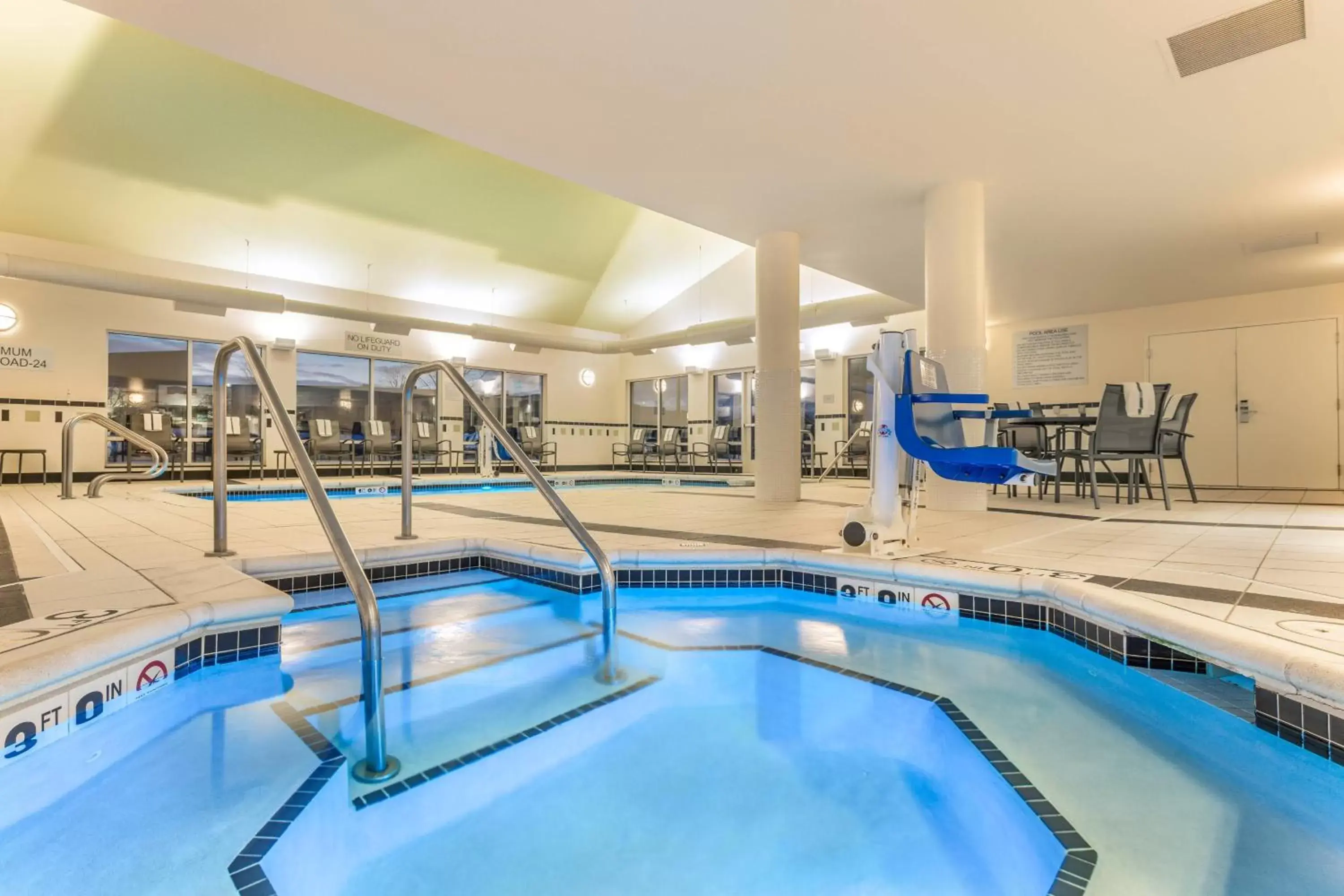 Swimming Pool in Fairfield Inn and Suites by Marriott Madison East