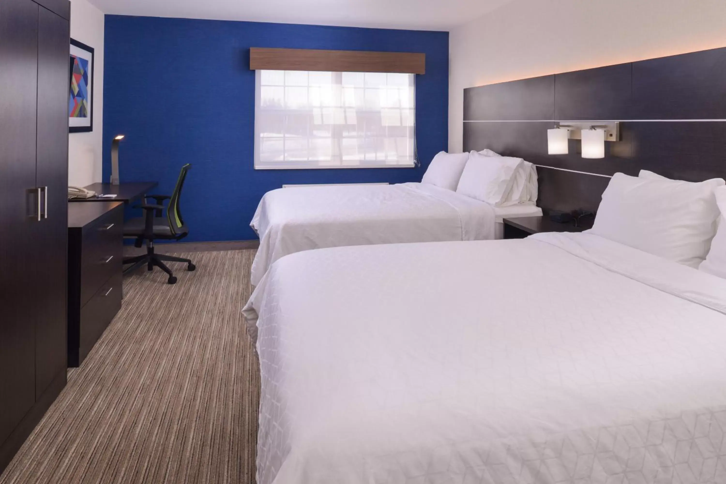 Photo of the whole room, Bed in Holiday Inn Express Hotel & Suites Southfield - Detroit, an IHG Hotel