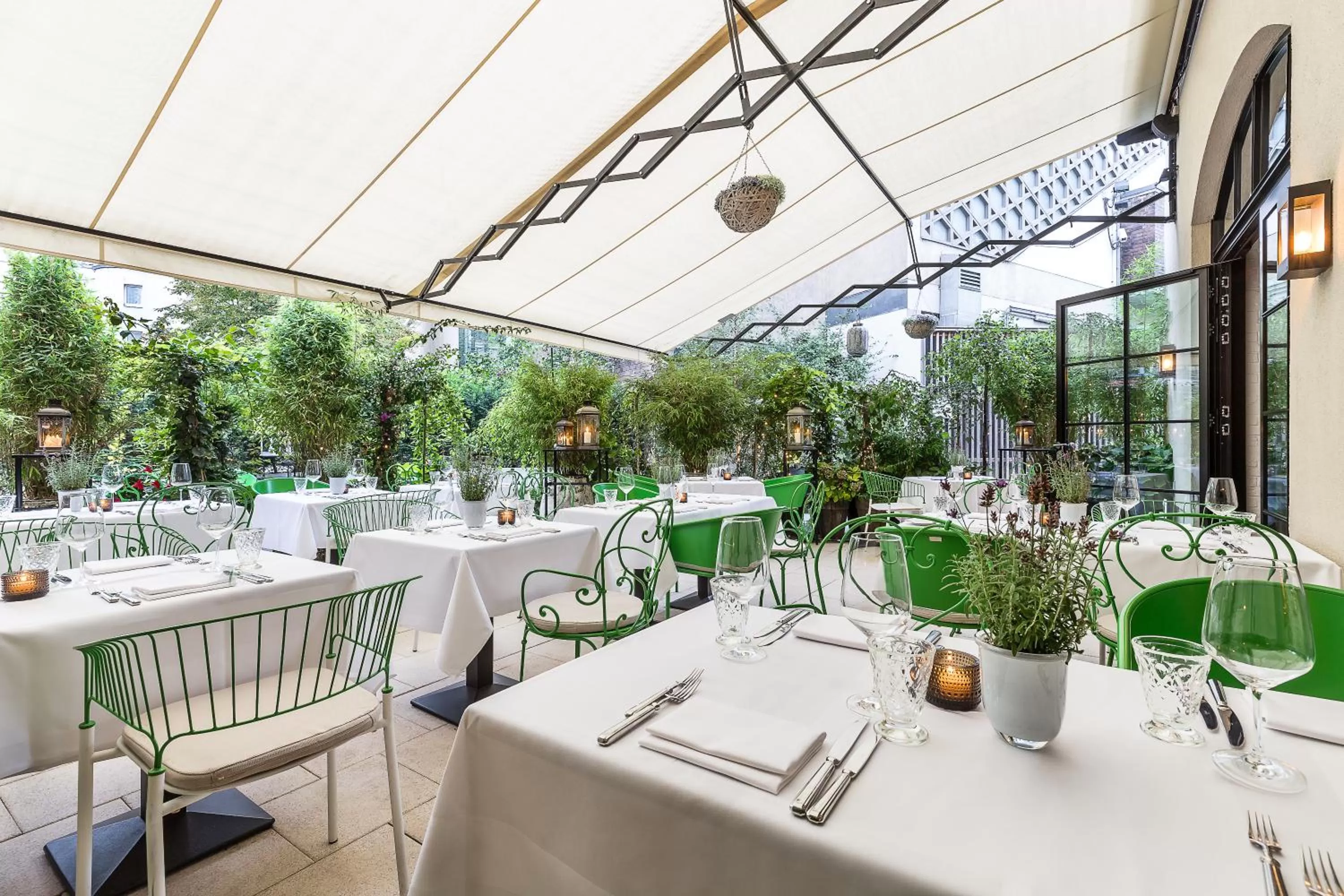 Restaurant/places to eat in Hotel Zoo Berlin