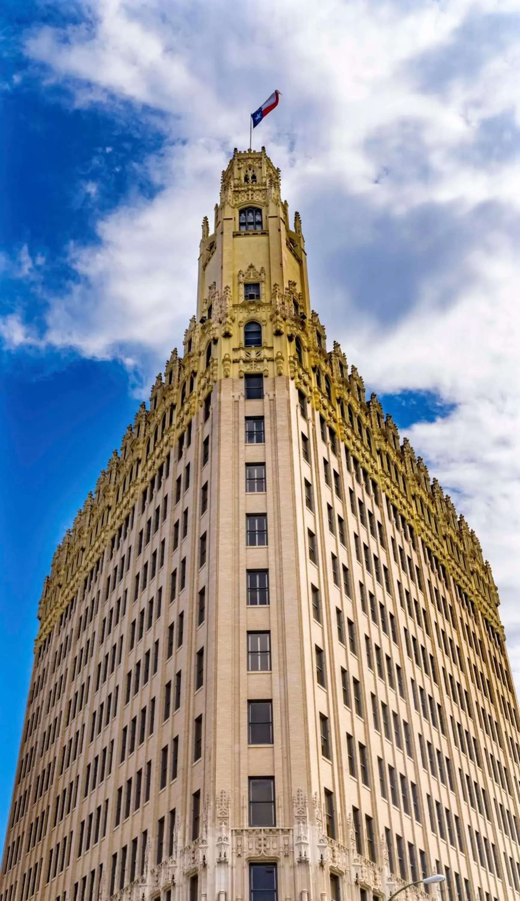 Property Building in The Emily Morgan Hotel - A DoubleTree by Hilton