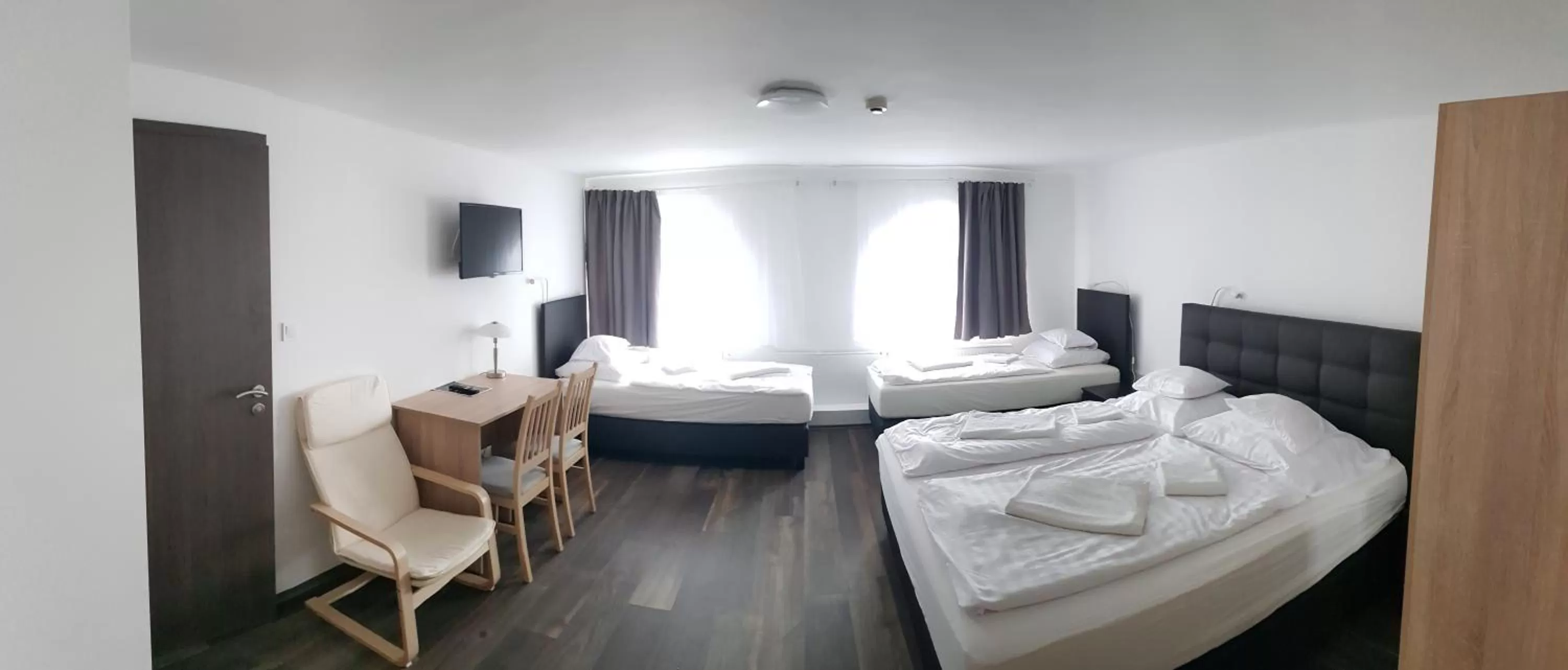 Bed in HBH Bajor Sörház, Étterem és Panzió