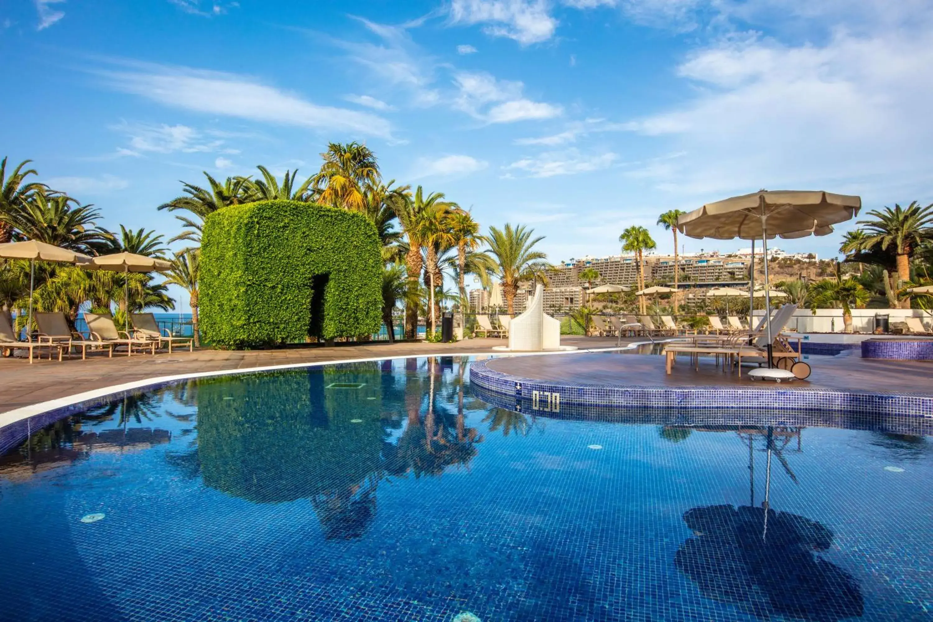 Garden, Swimming Pool in Radisson Blu Resort Gran Canaria