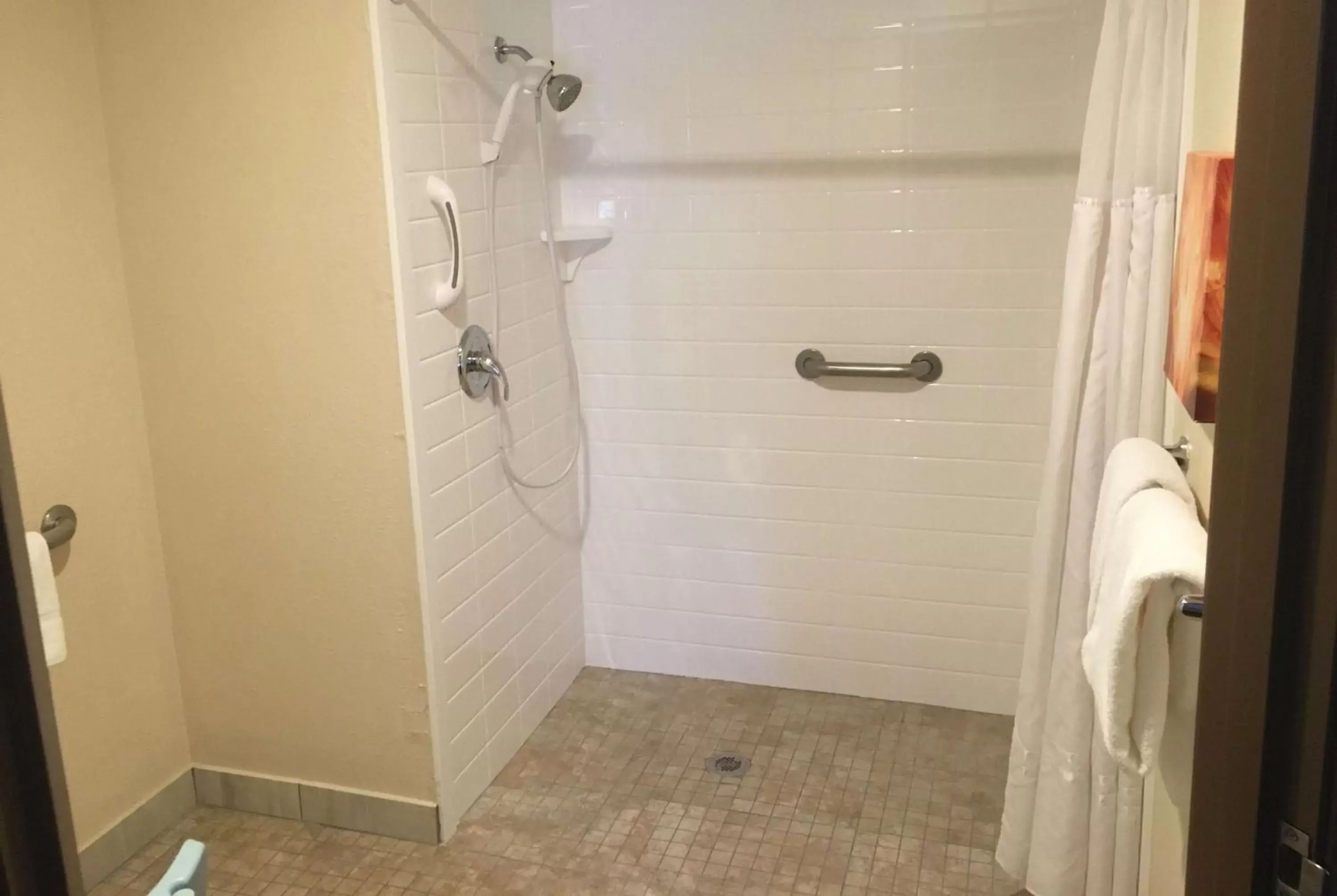 Shower, Bathroom in Baymont by Wyndham Chicago/Alsip