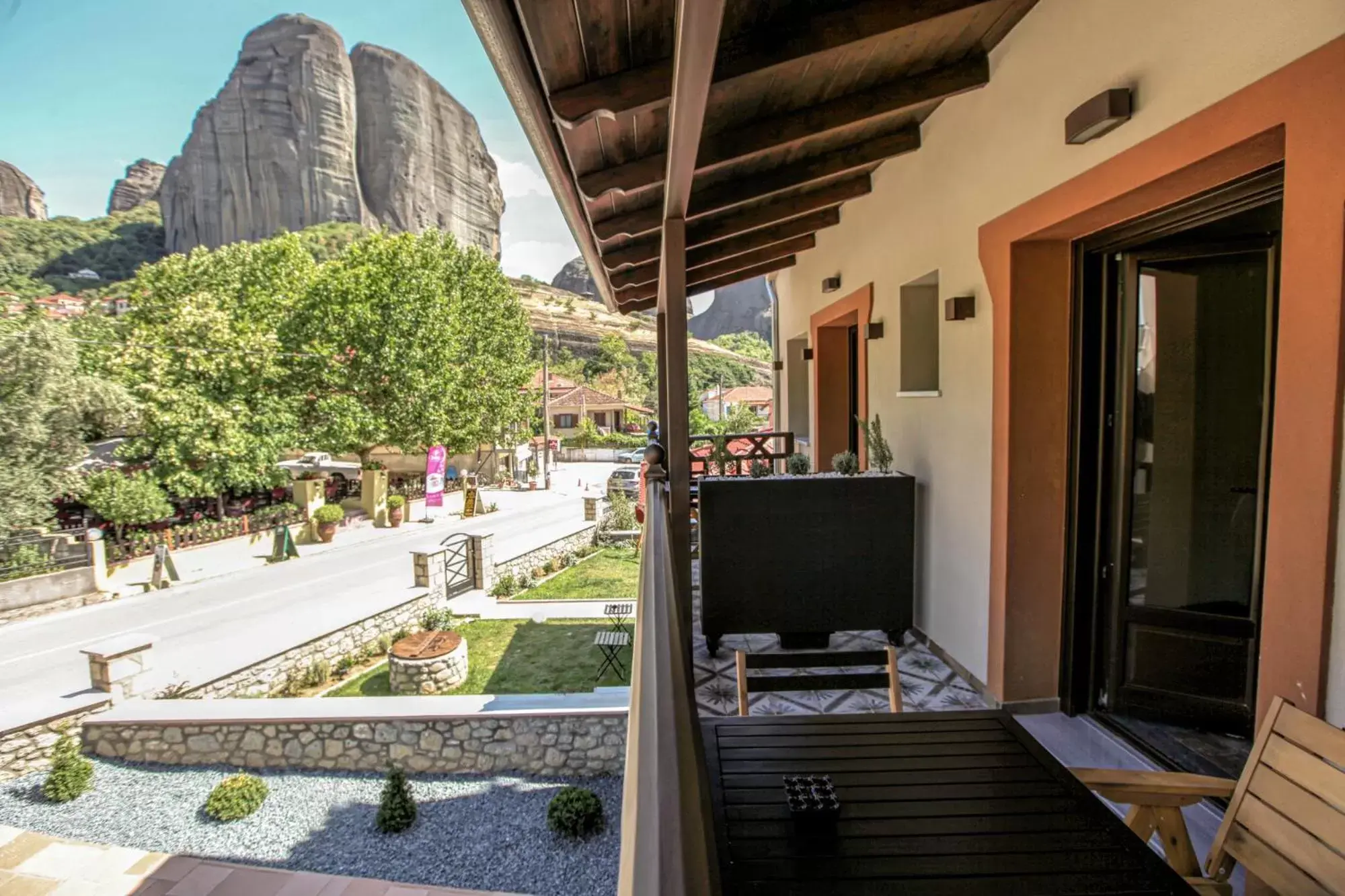 Landmark view, TV/Entertainment Center in Meteora Heaven and Earth Kastraki premium suites