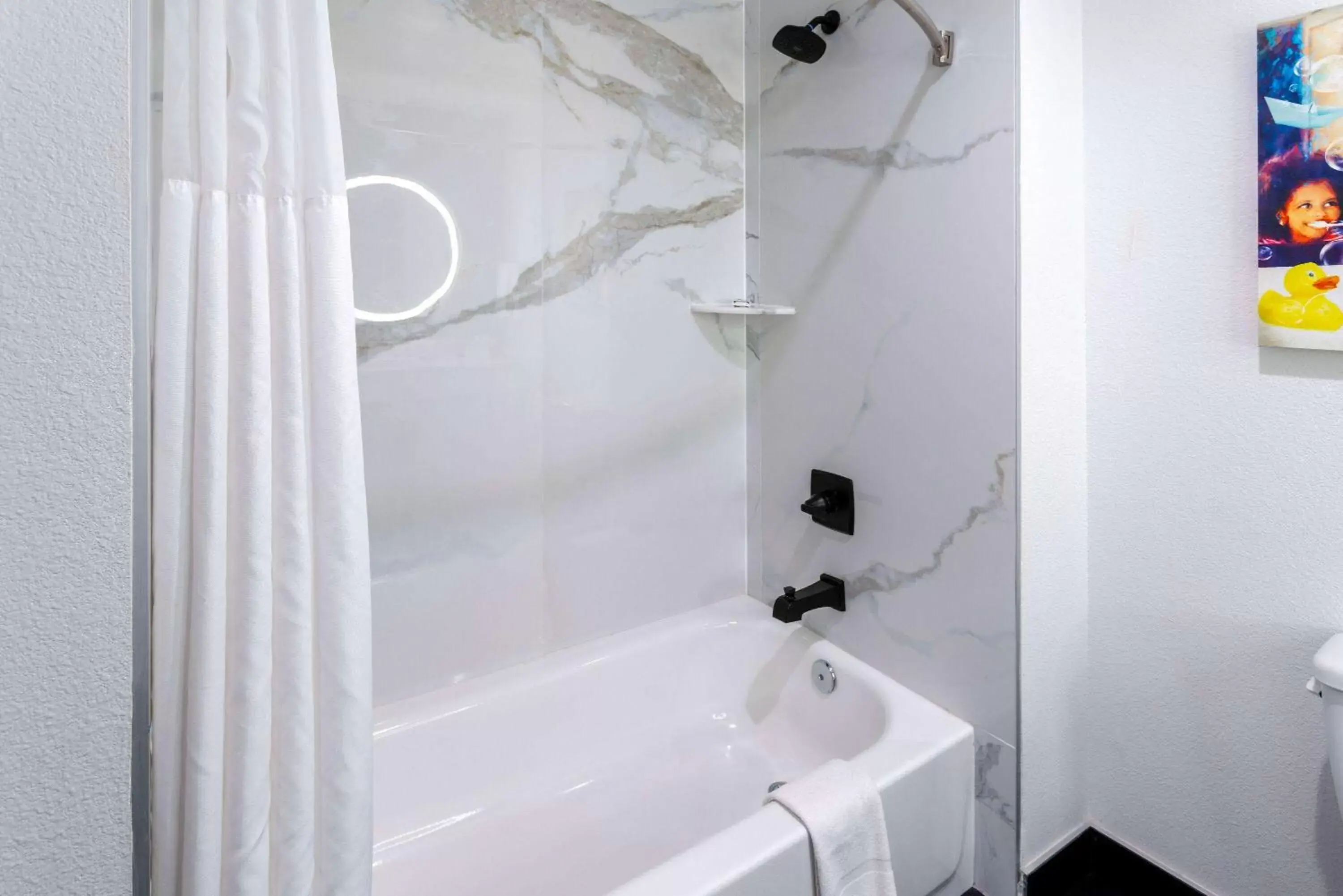 TV and multimedia, Bathroom in La Quinta Inn & Suites by Wyndham Maricopa Copper Sky