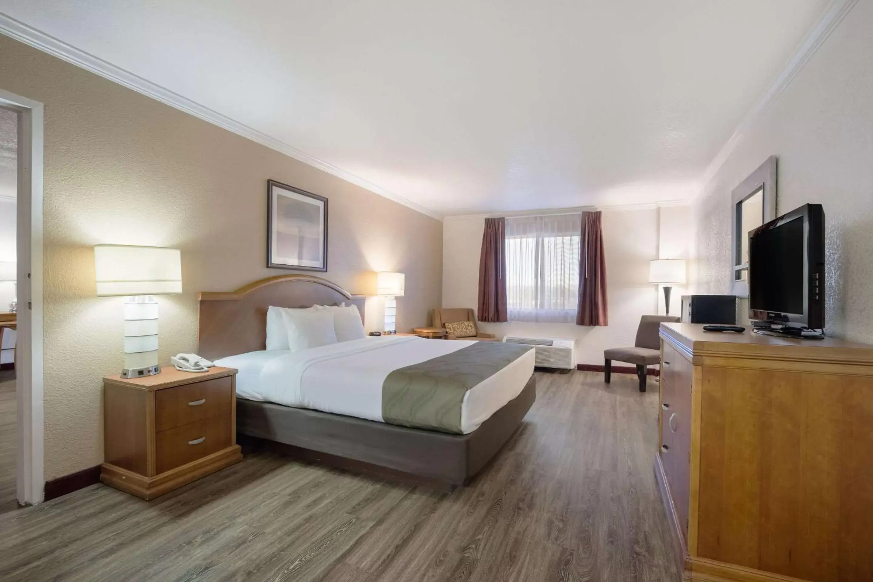 Photo of the whole room, Bed in Quality Inn & Suites Lake Havasu City