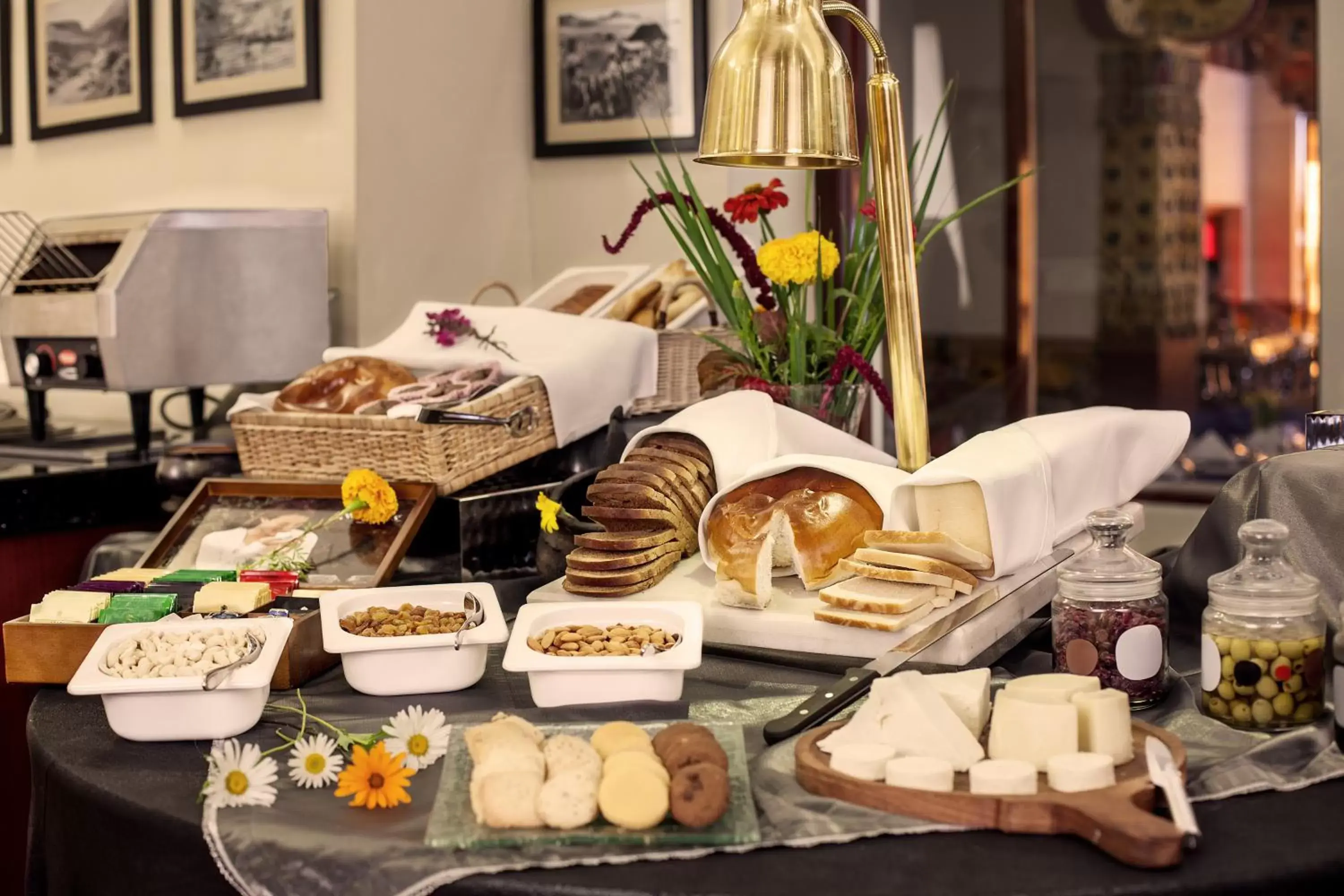 Food in The Grand Dragon Ladakh Food in The Grand Dragon Ladakh