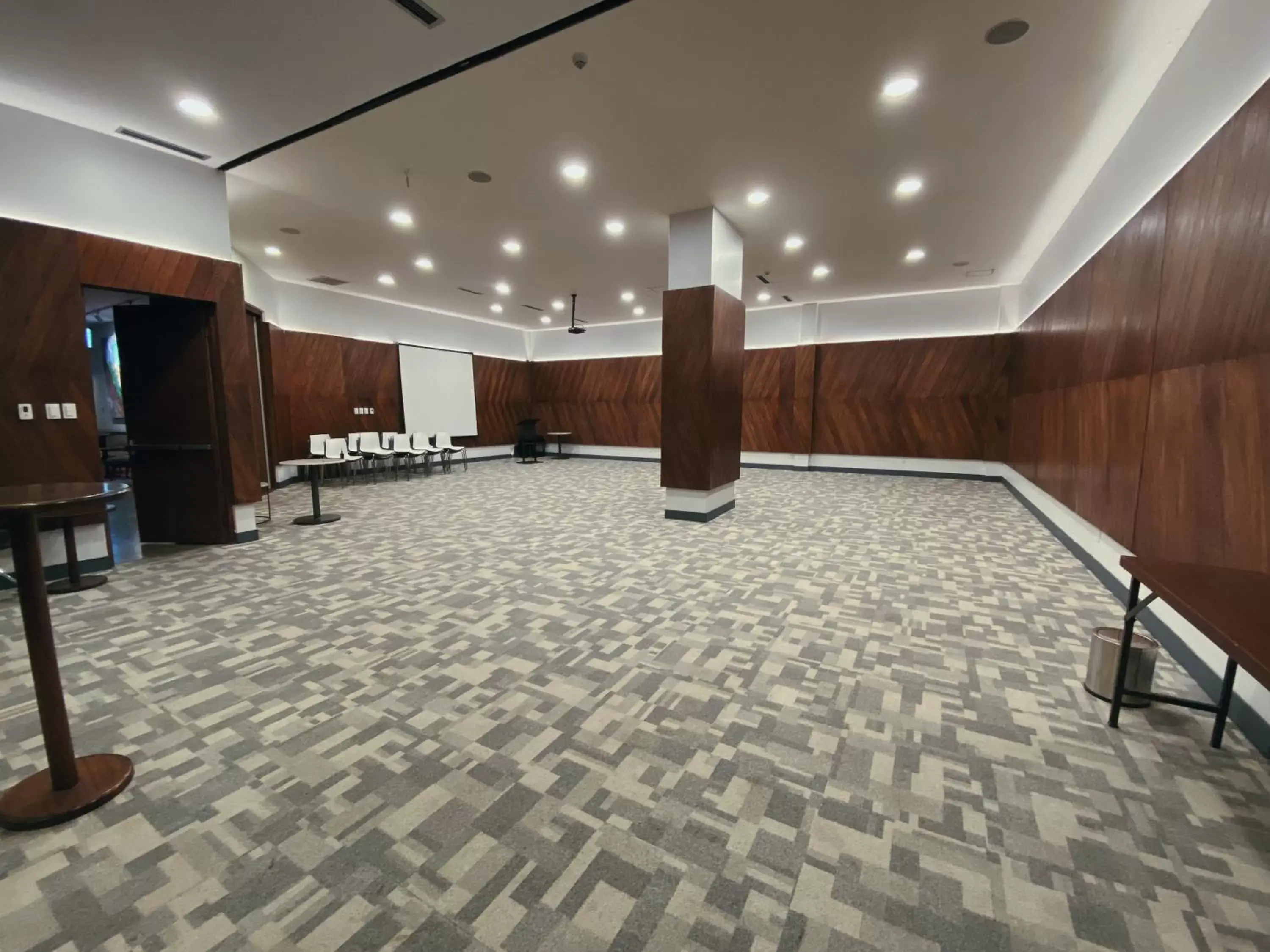 Meeting/conference room in Atix Hotel