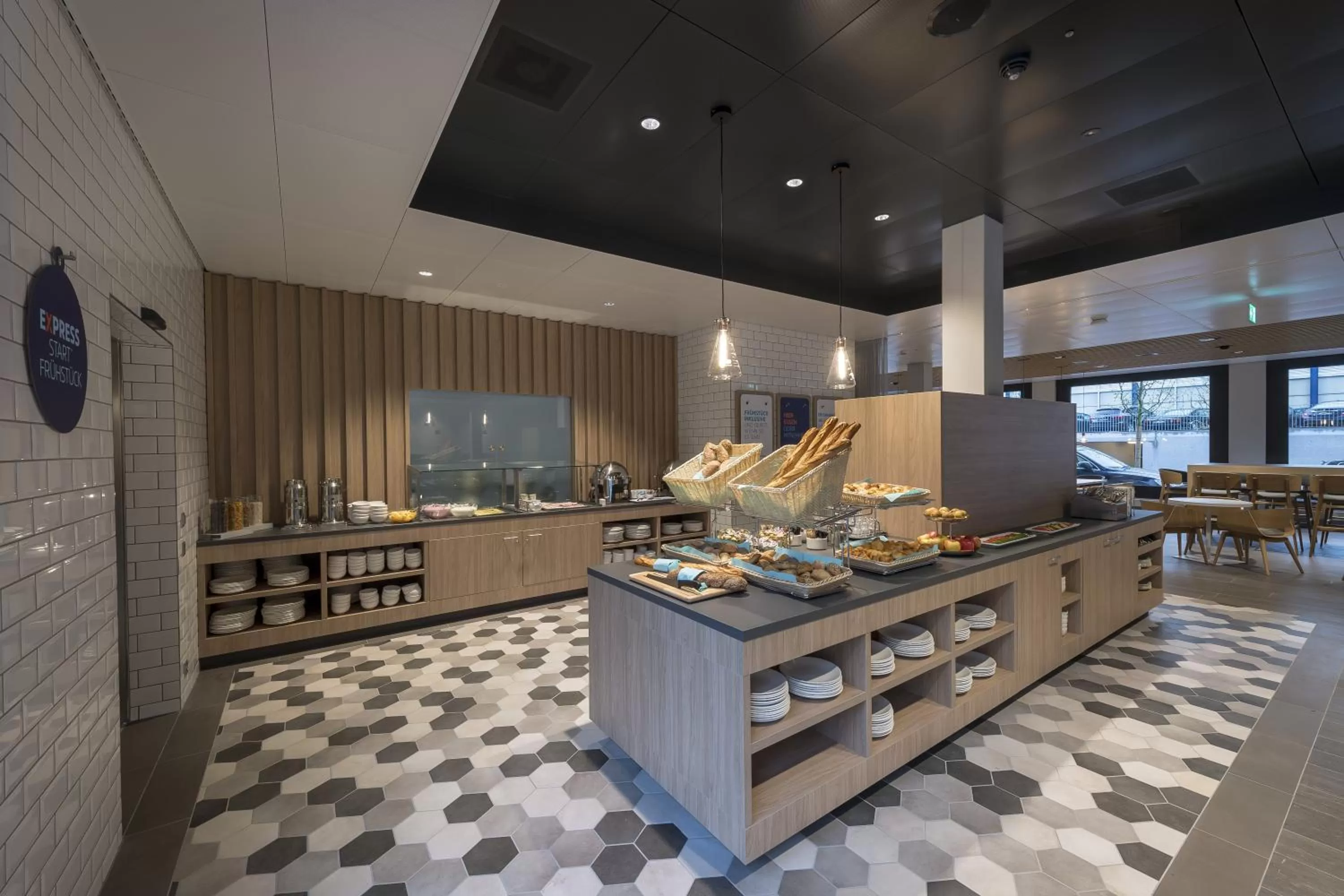 Restaurant/places to eat in Holiday Inn Express - Luzern - Kriens by IHG