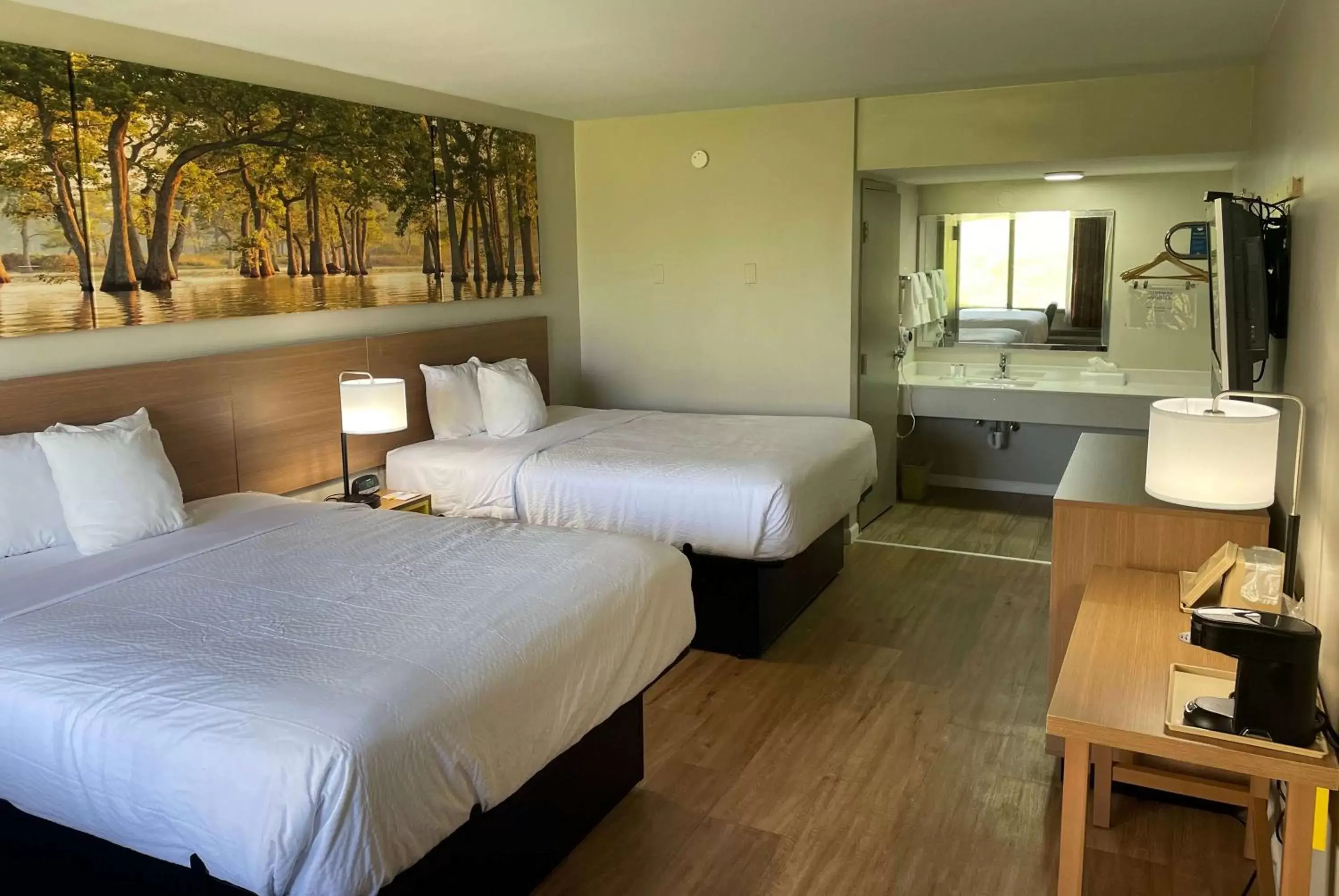 Photo of the whole room, Bed in Days Inn by Wyndham Valdosta/Near Valdosta Mall Photo of the whole room, Bed in Days Inn by Wyndham Valdosta/Near Valdosta Mall