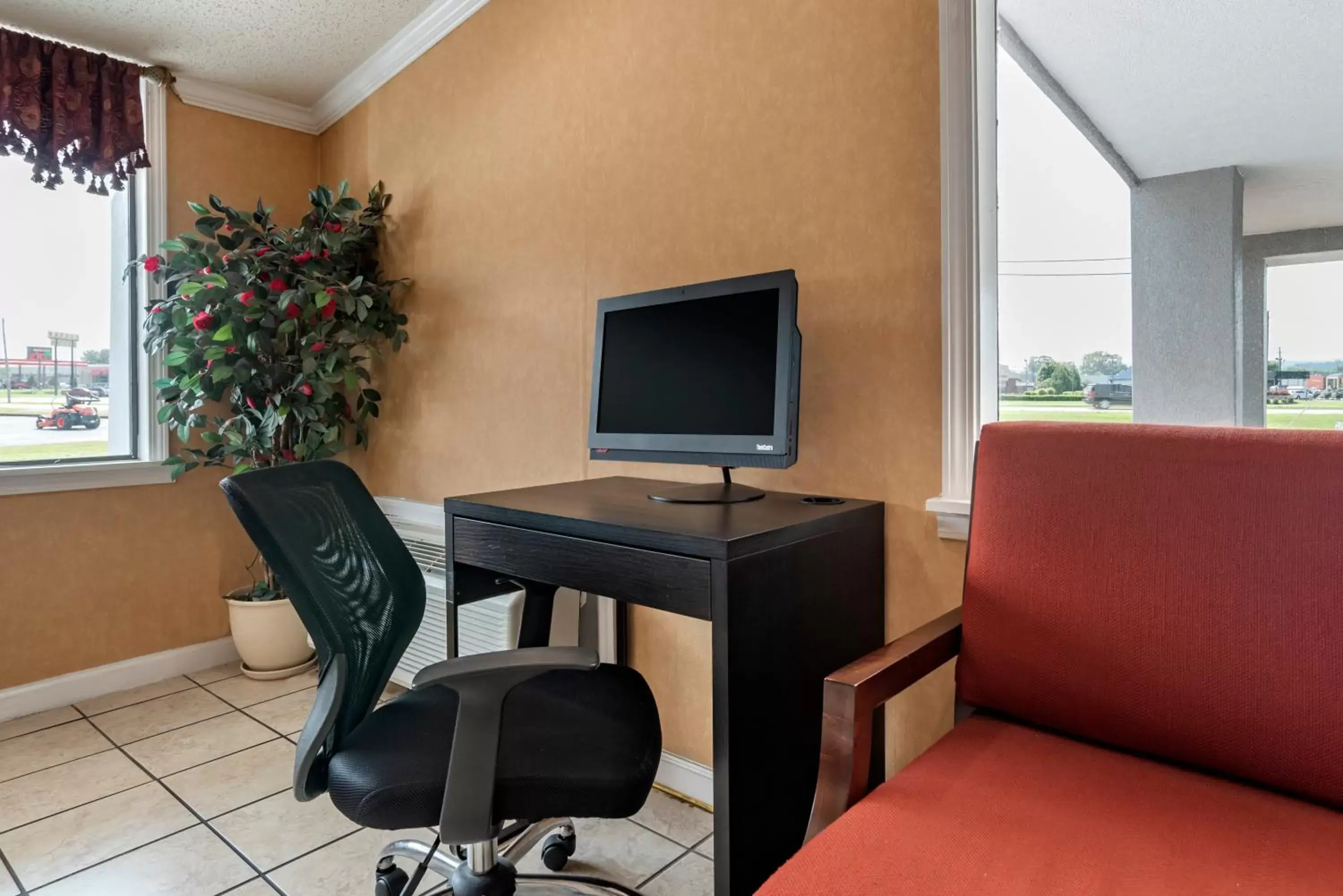 Business facilities, TV/Entertainment Center in Econo Lodge Oxford