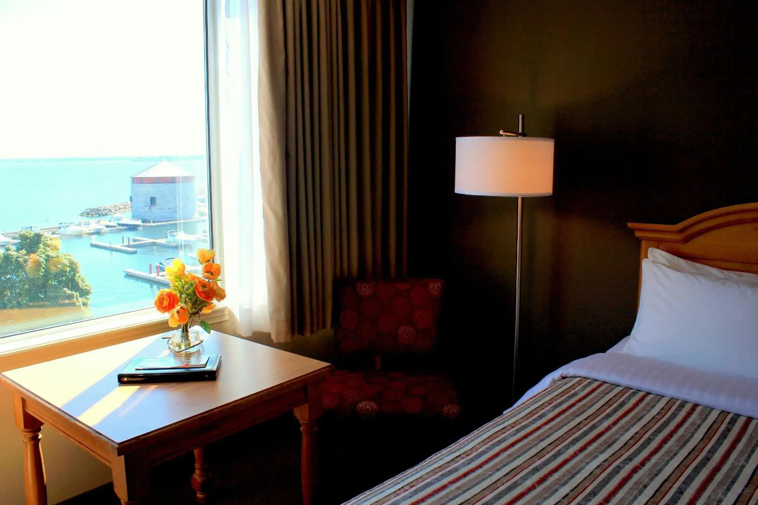 Day, Bed in Confederation Place Hotel