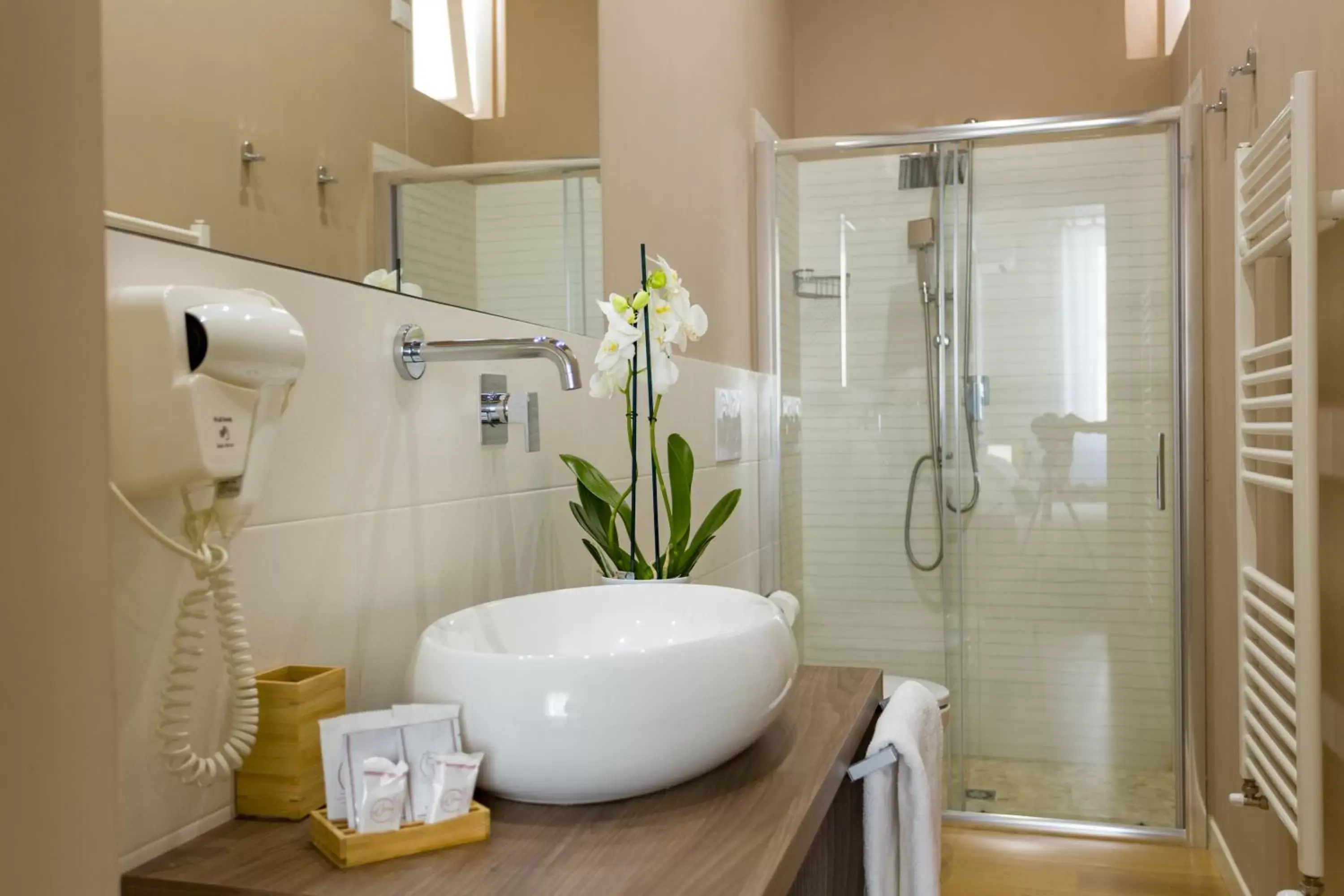 Shower, Bathroom in B&B Kalavrìa