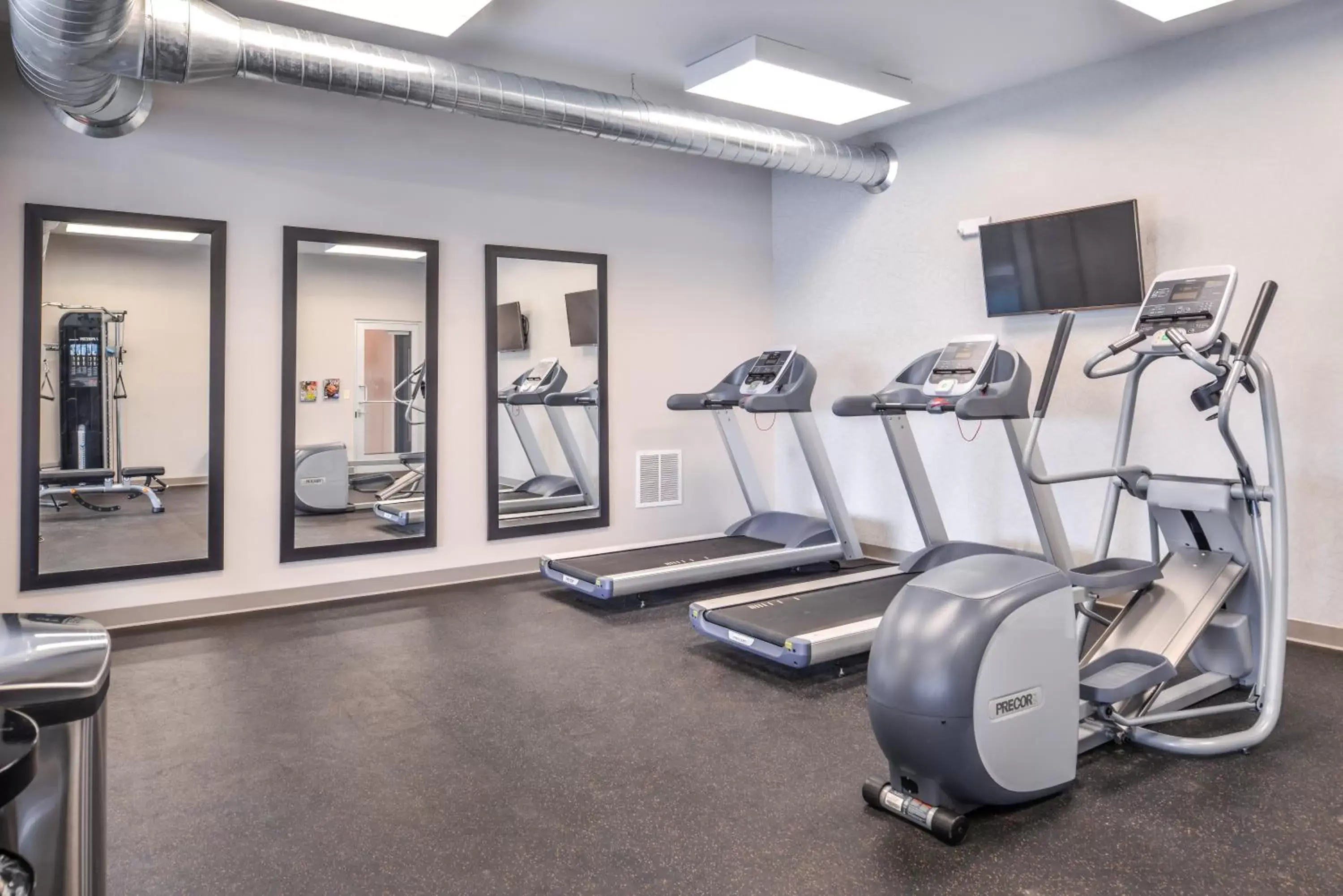 Fitness centre/facilities in Country Inn & Suites by Radisson, Ft Atkinson, WI Fitness centre/facilities in Country Inn & Suites by Radisson, Ft Atkinson, WI