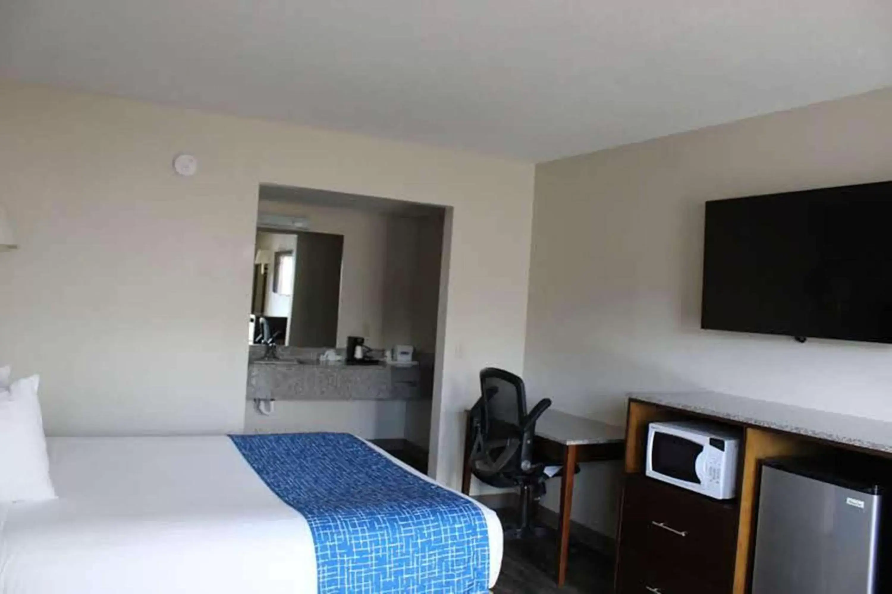 Photo of the whole room, Bed in Travelodge by Wyndham Cedar City Photo of the whole room, Bed in Travelodge by Wyndham Cedar City
