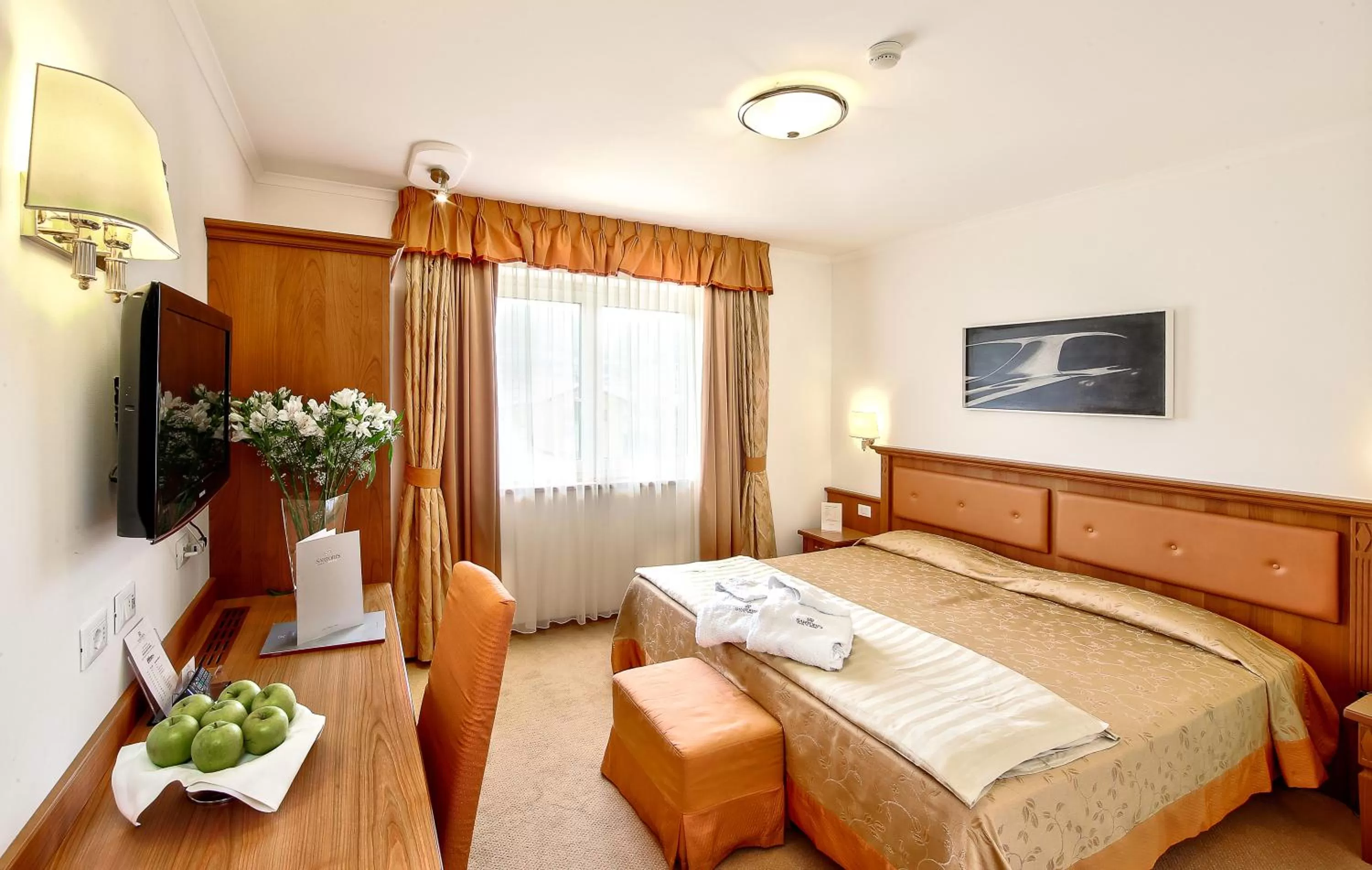 Photo of the whole room, Bed in Sartori's Hotel