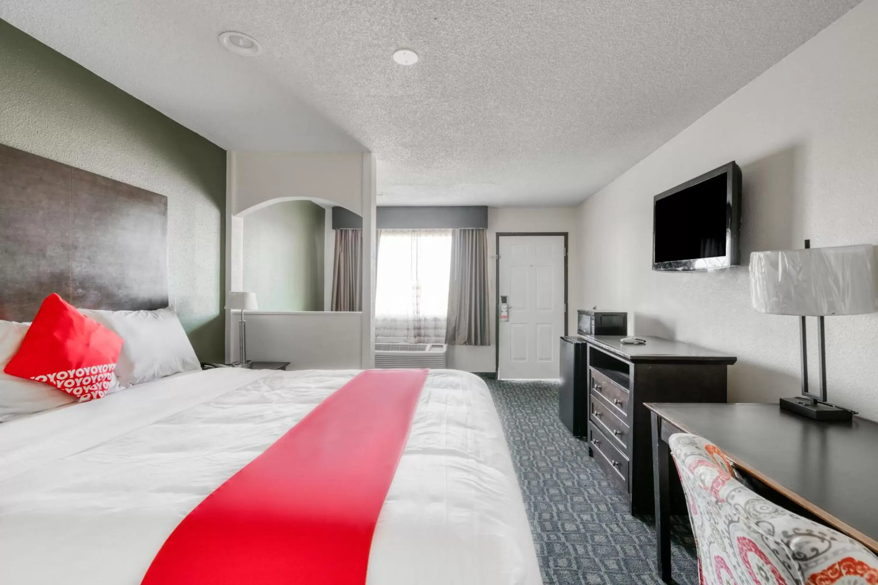 Bedroom in OYO Hotel Rosenberg TX I-69