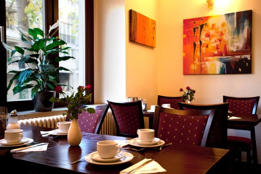 Restaurant/places to eat in Hotel Orion Berlin