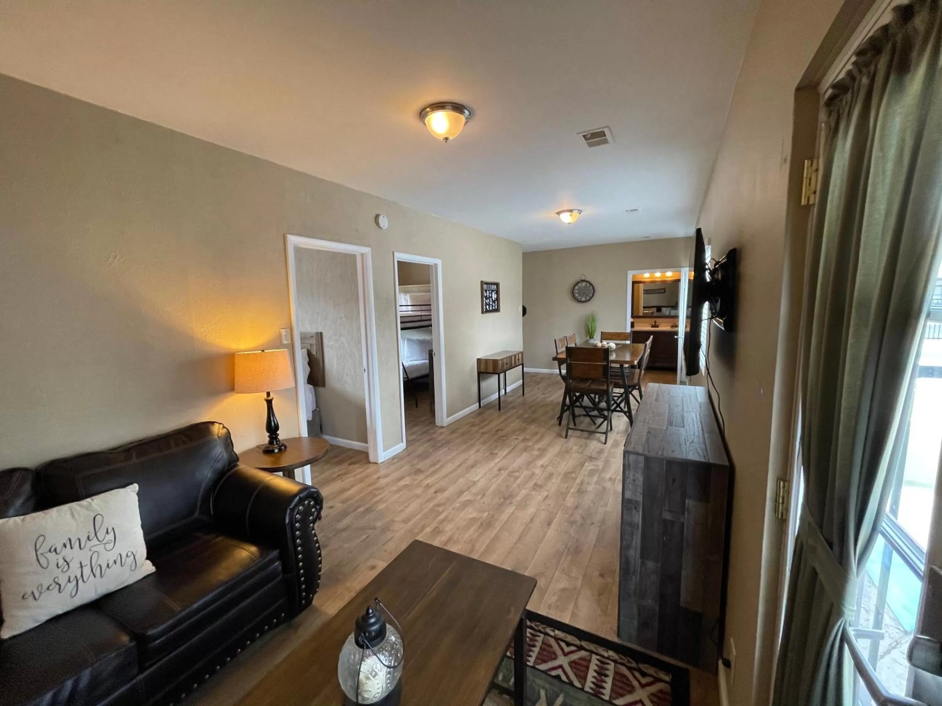 Living room in Estes Mountain Inn