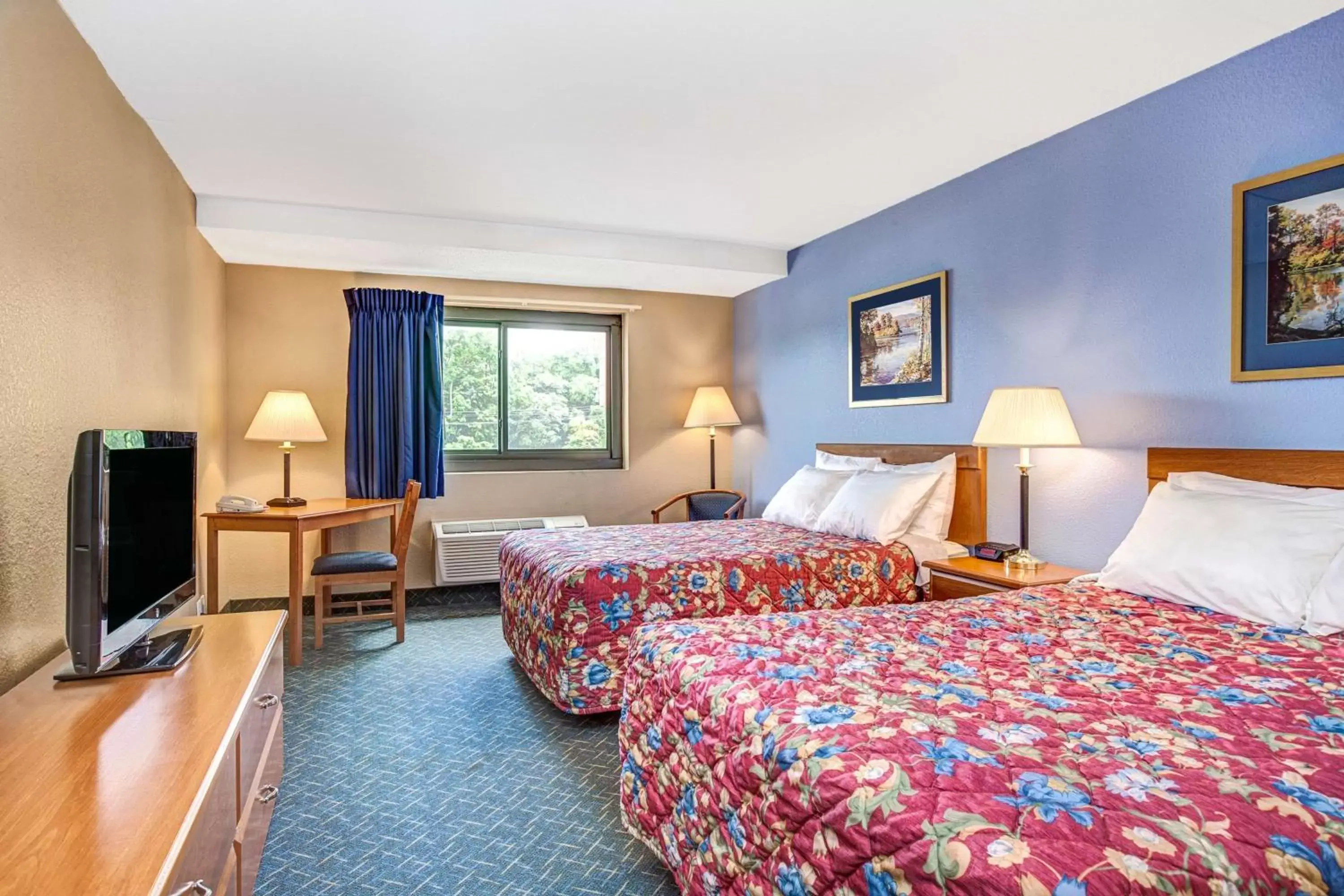 Double Room with Two Double Beds - Non-Smoking in Super 8 by Wyndham Mahwah