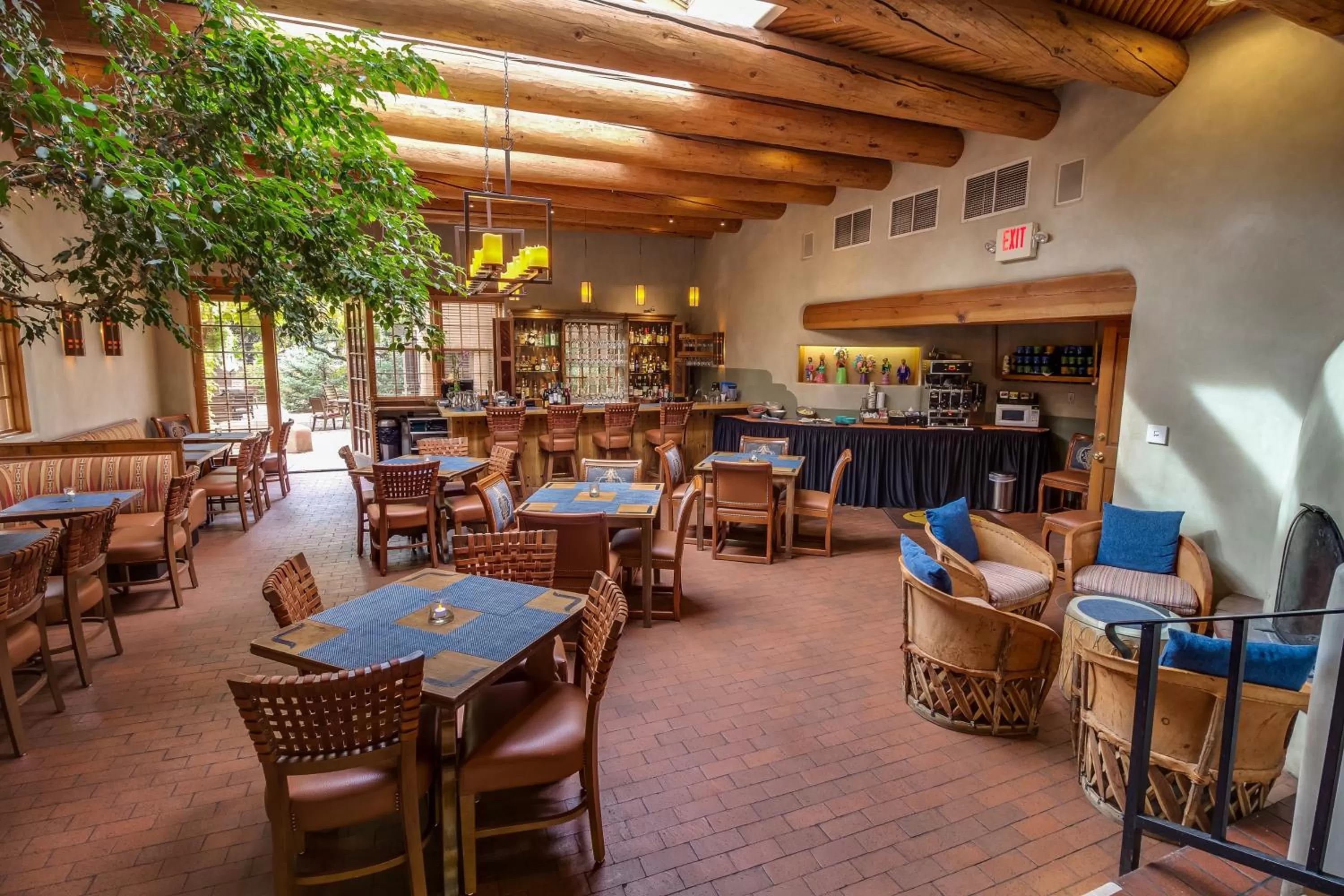 Lounge or bar in Inn on the Alameda