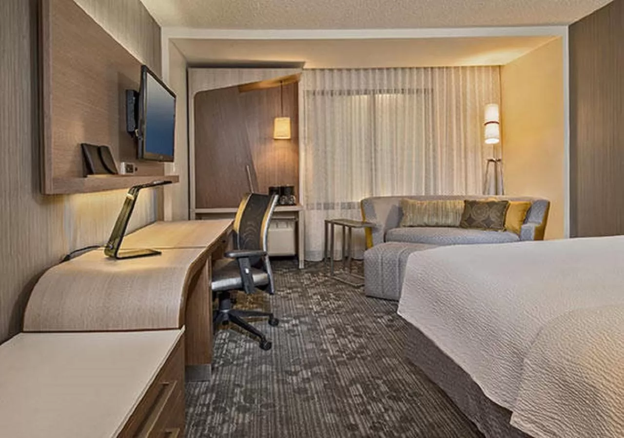 Bedroom, Bed in Courtyard by Marriott Battle Creek