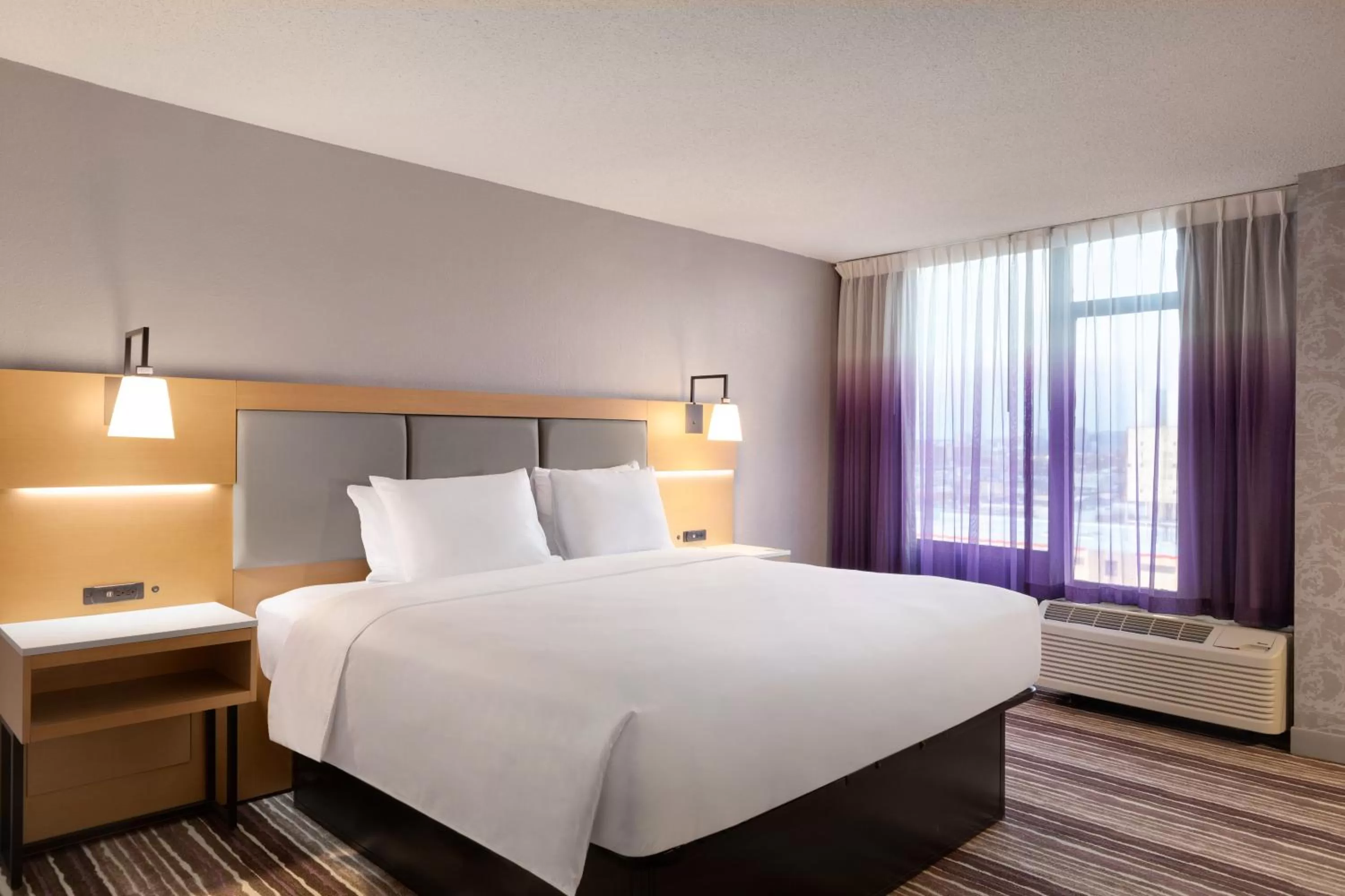 Bedroom, Bed in Holiday Inn Philadelphia Arpt-Stadium Area by IHG