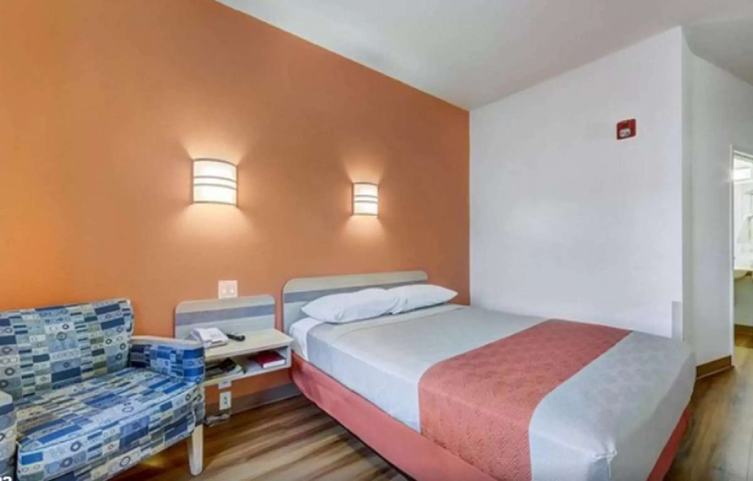 Single Room - Disability Access - Non-Smoking in Motel 6-Roseburg, OR Single Room - Disability Access - Non-Smoking in Motel 6-Roseburg, OR