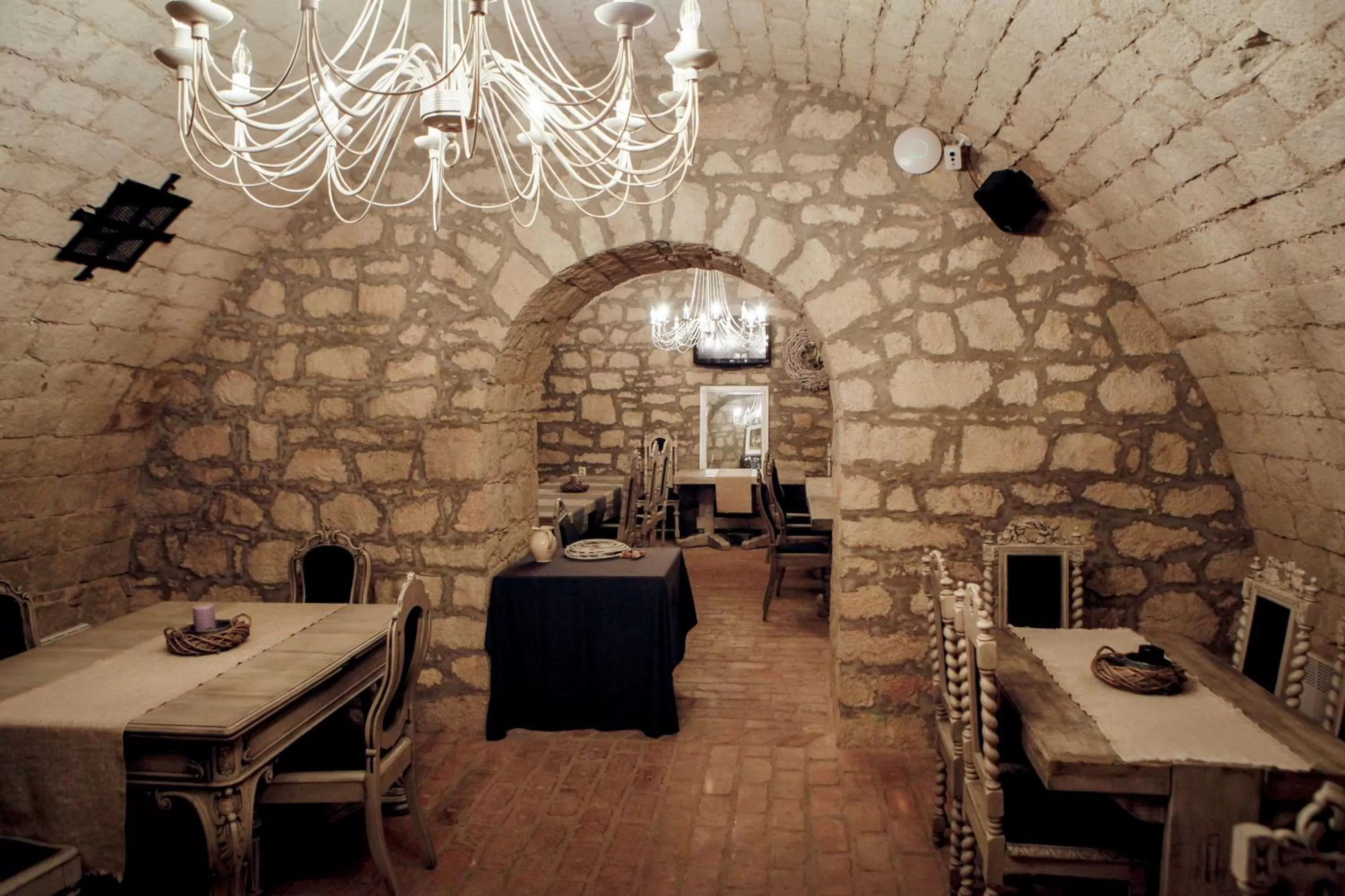 Area and facilities, Restaurant/Places to Eat in LaBor Kvártély