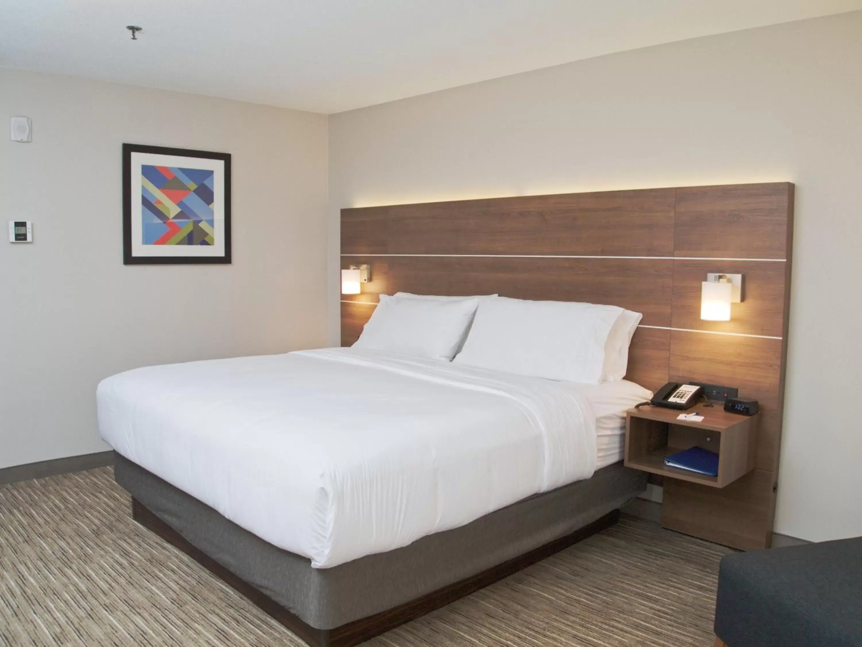 Photo of the whole room, Bed in Holiday Inn Express South Burlington, an IHG Hotel