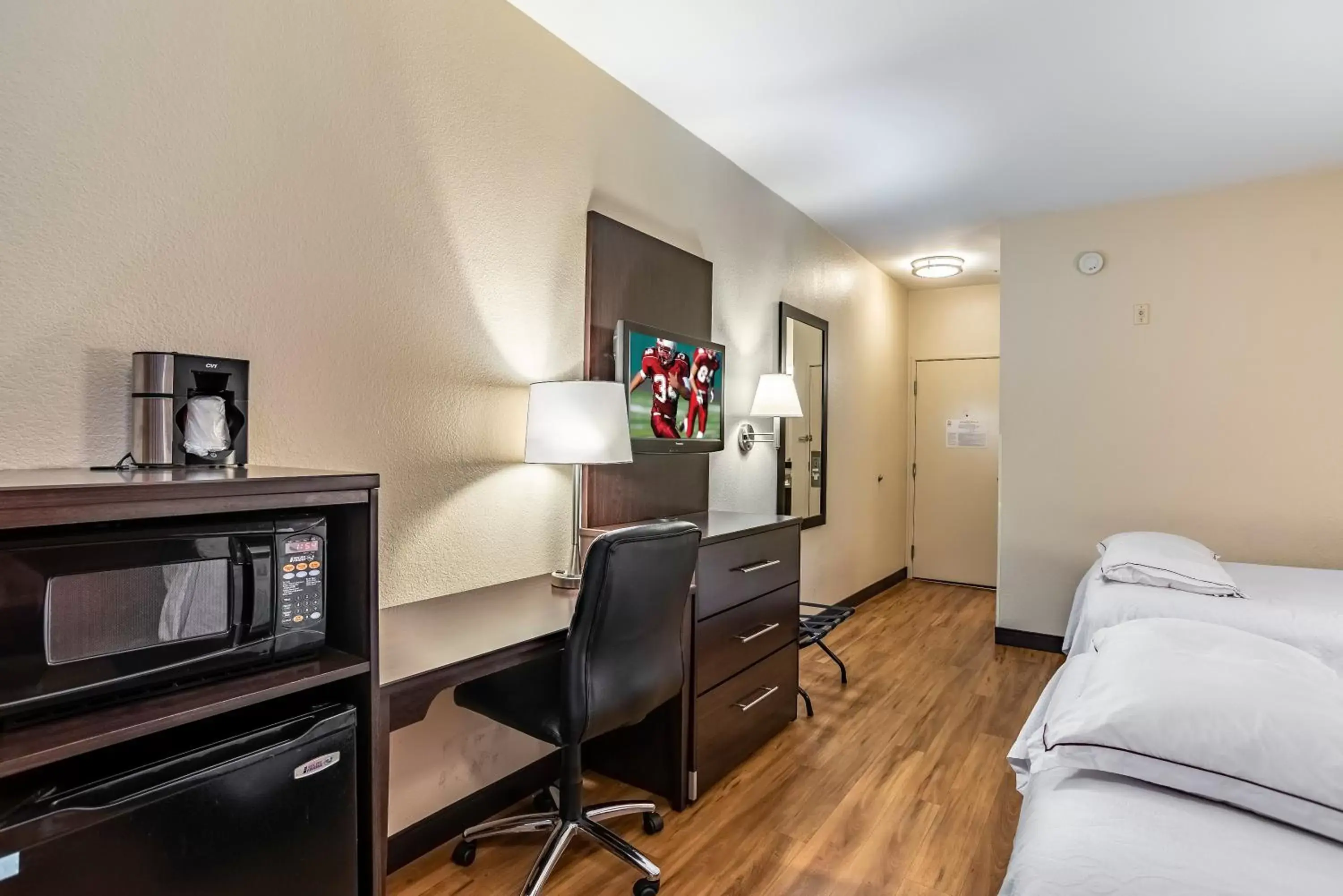 Photo of the whole room, TV/Entertainment Center in Red Roof Inn PLUS+ Tempe - Phoenix Airport