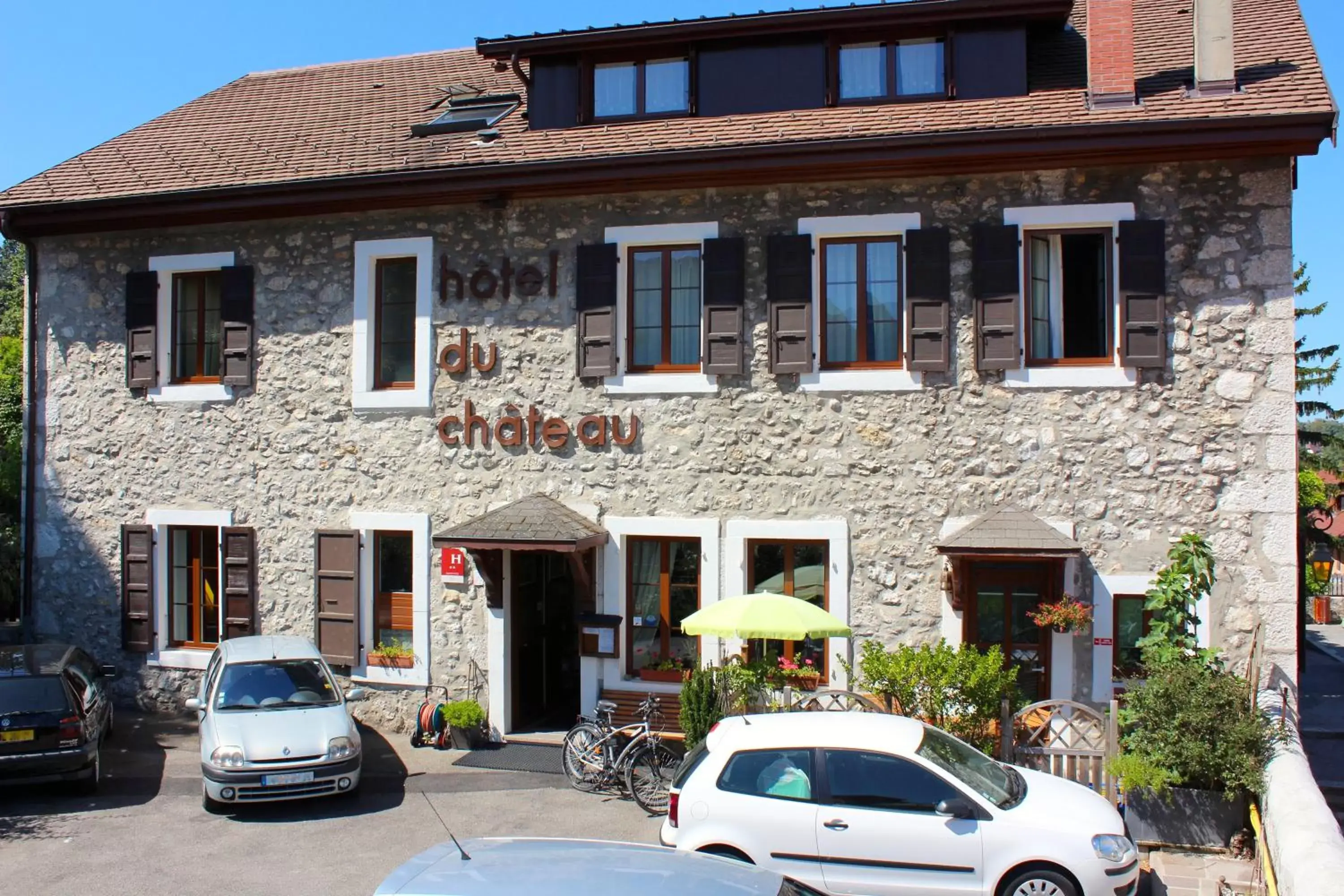 Facade/entrance, Property Building in Hôtel du Château