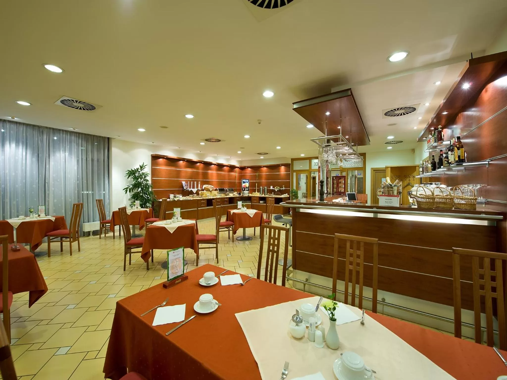 Restaurant/places to eat in Ramada Airport Hotel Prague
