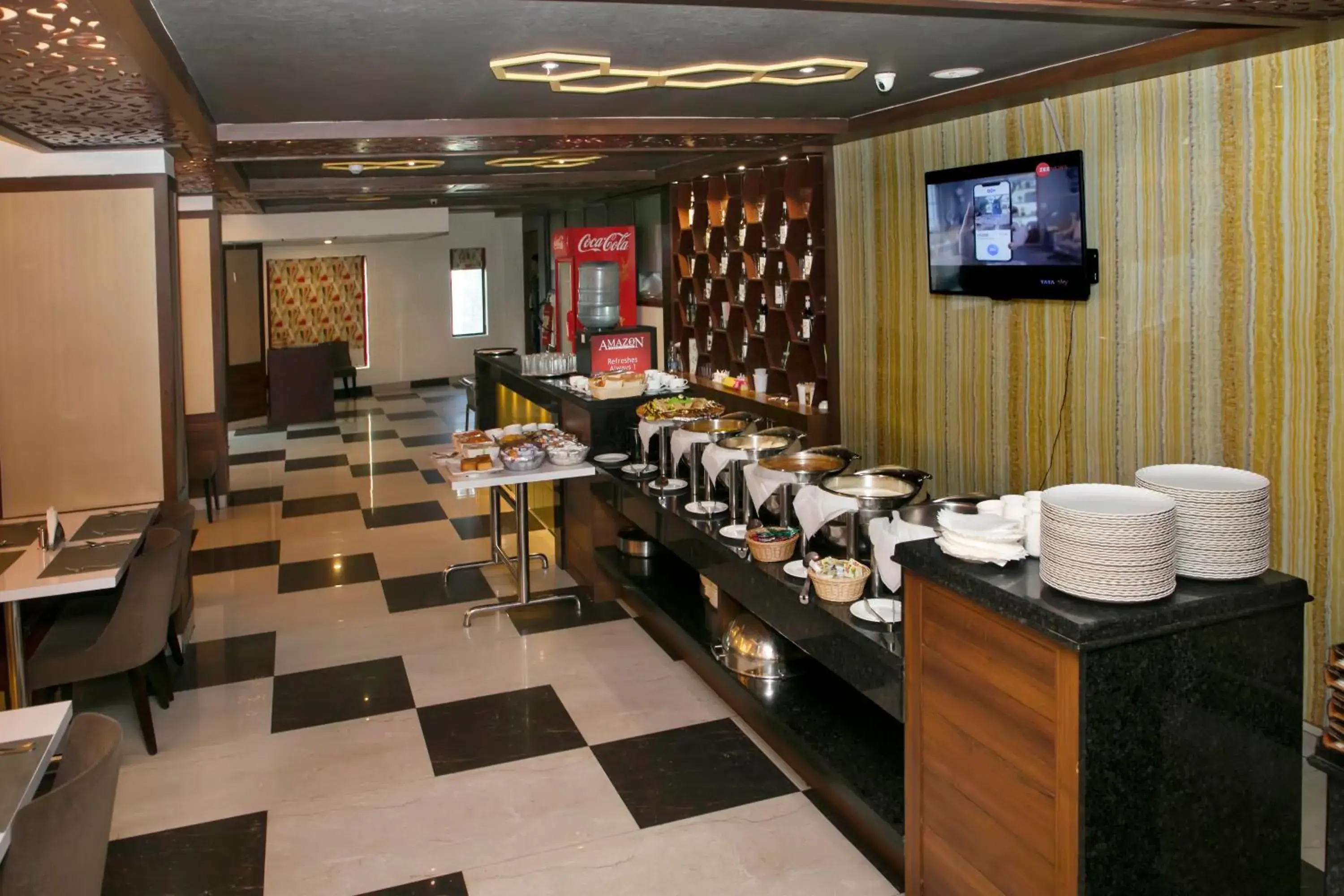 Meals, Restaurant/Places to Eat in Hotel Ganges Grand