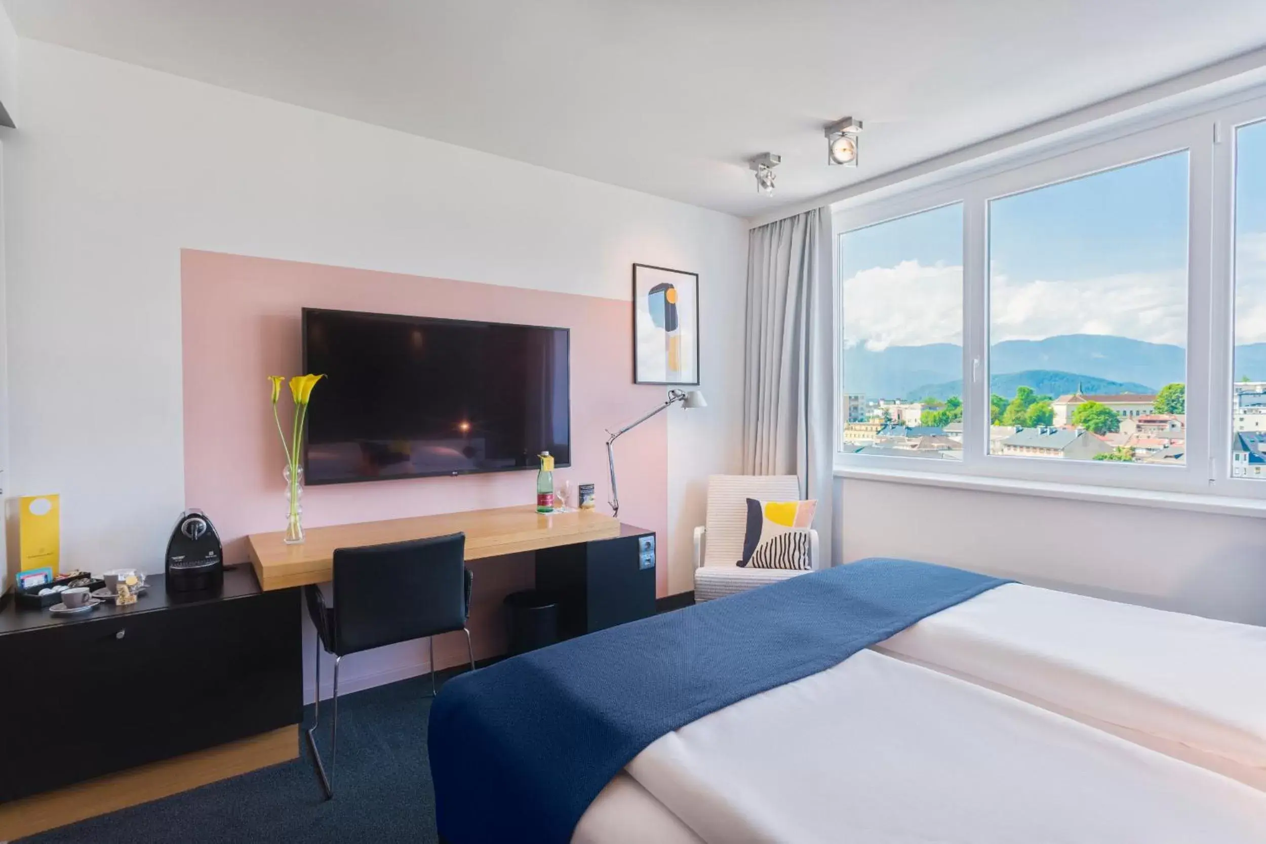 Photo of the whole room, Mountain View in voco® Villach, an IHG Hotel