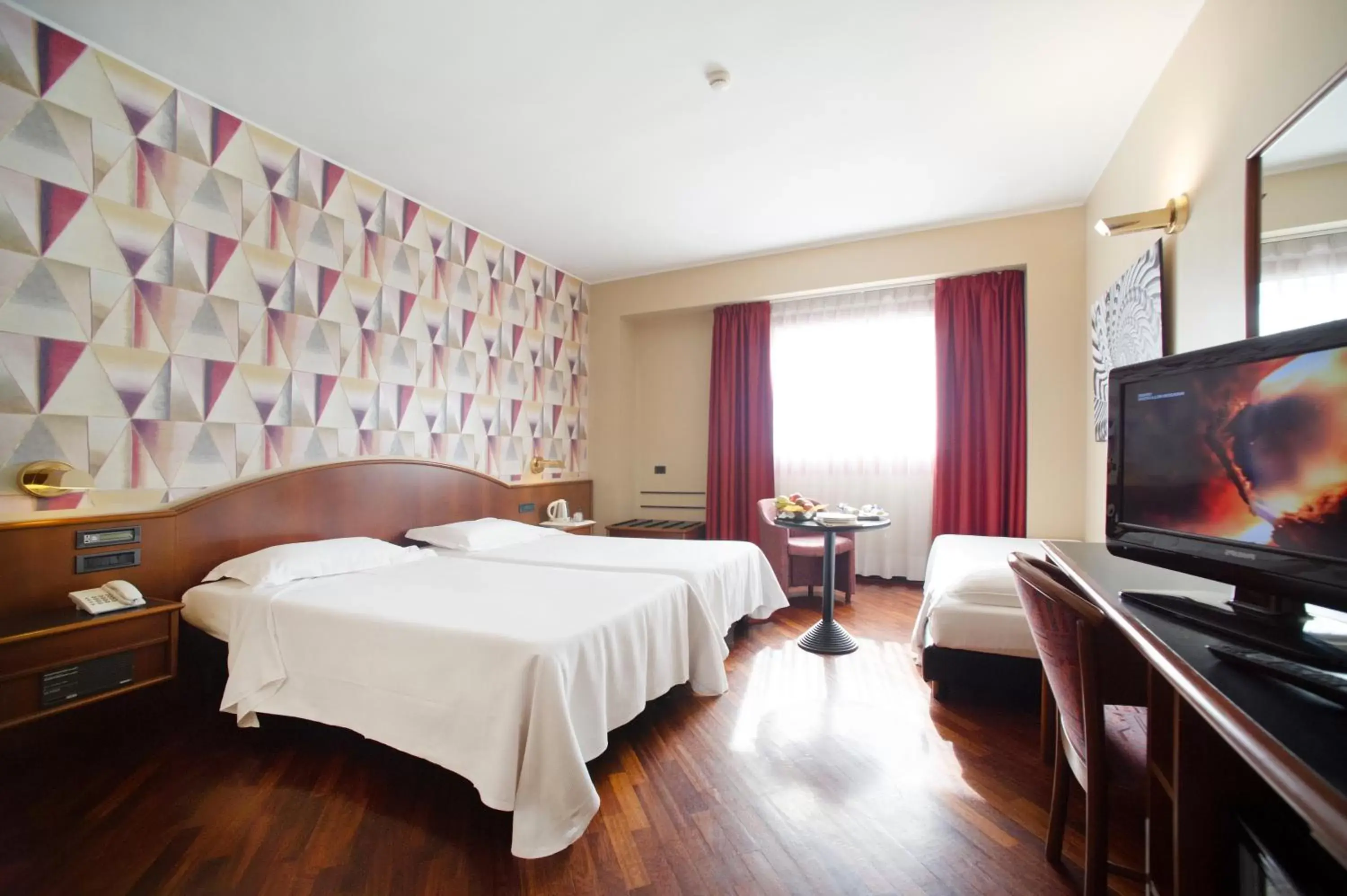 Comfort Triple Room in Abacus Hotel