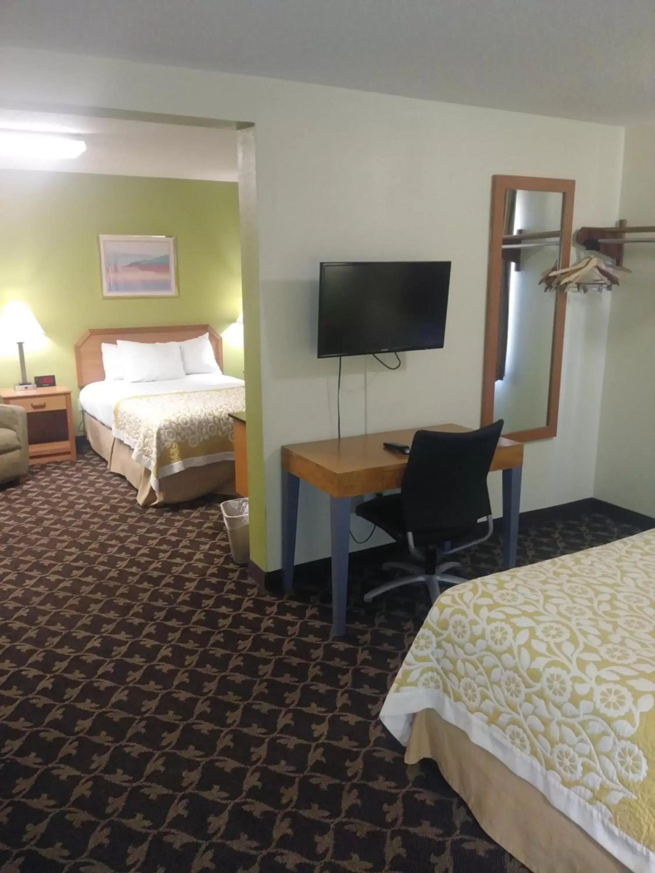 Photo of the whole room, Bed in Days Inn by Wyndham Fort Dodge