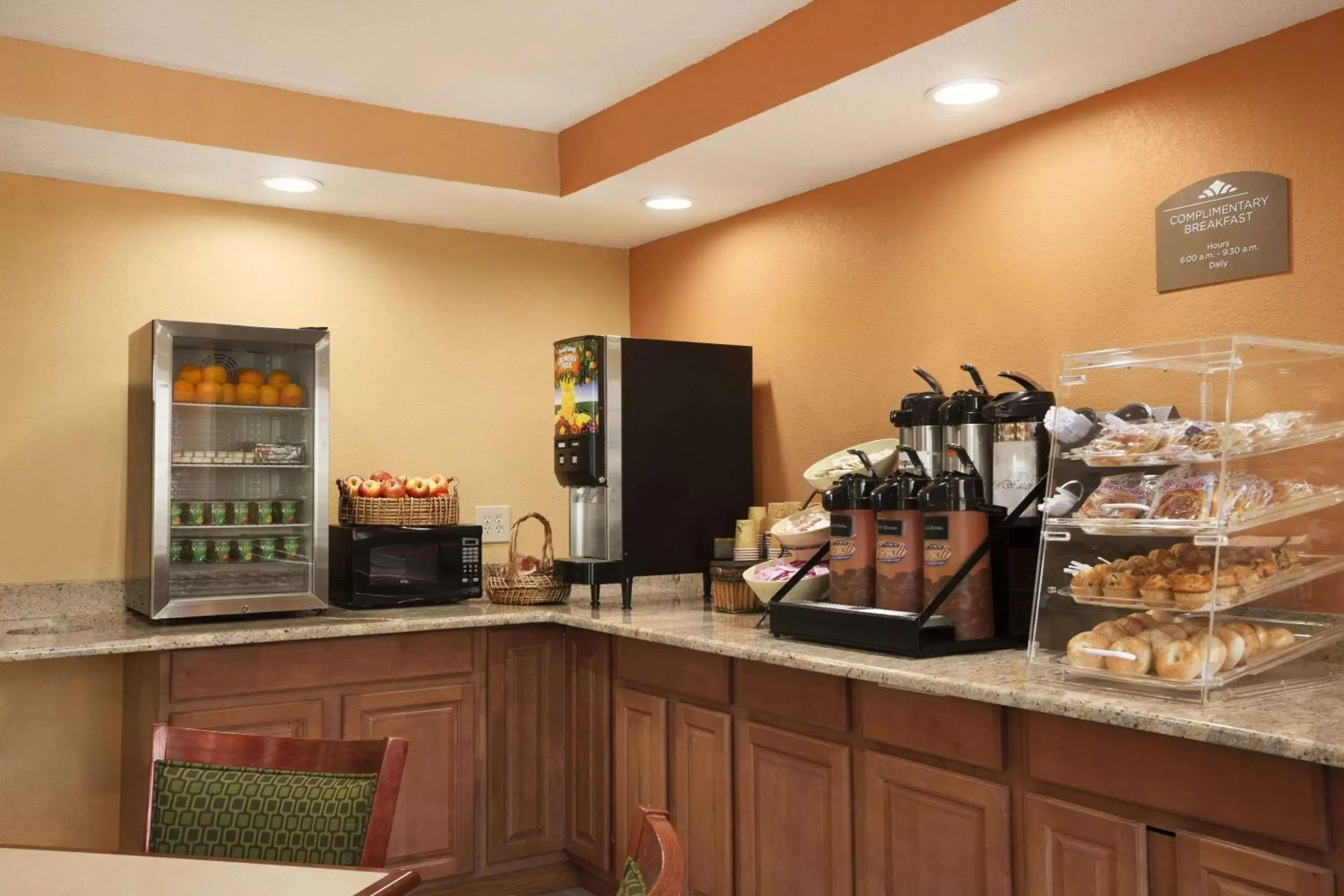 Restaurant/places to eat in Microtel Inn by Wyndham - Albany Airport
