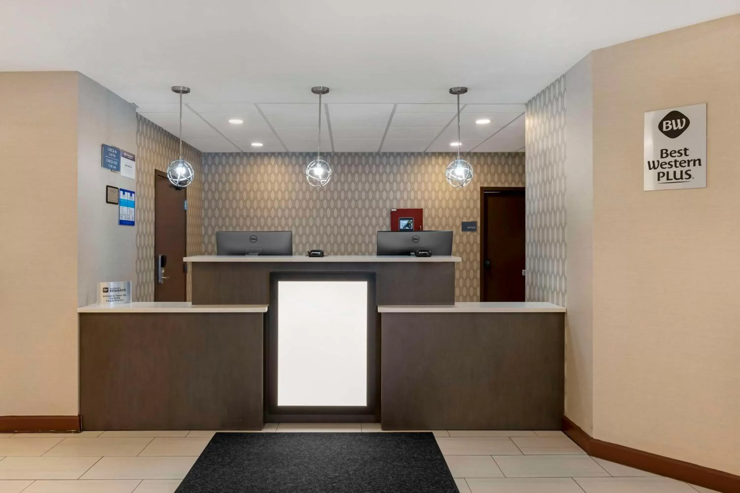 Lobby or reception, Lobby/Reception in Best Western Plus South Holland Chicago Southland