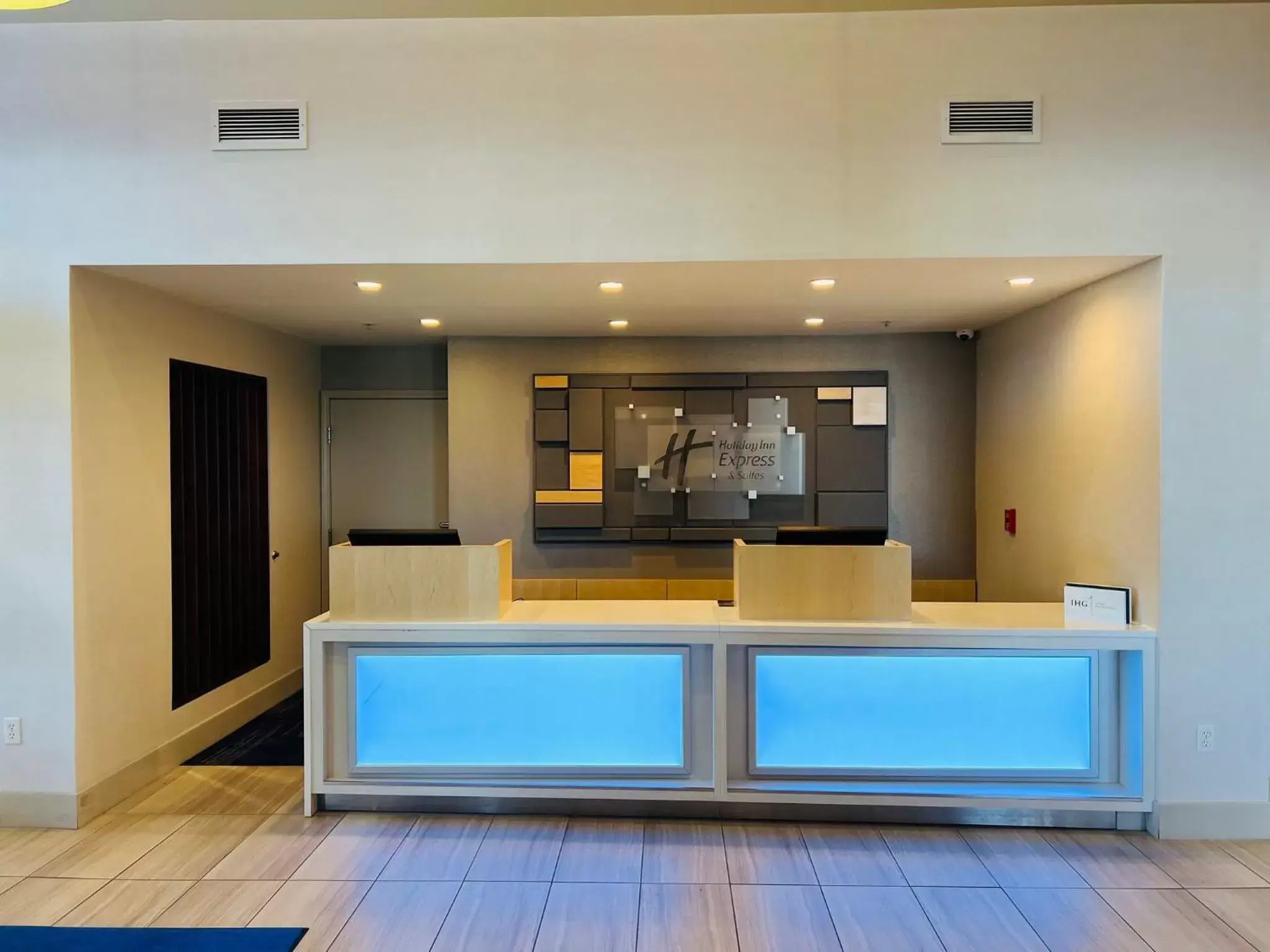 Property building, Lobby/Reception in Holiday Inn Express & Suites Salinas, an IHG Hotel